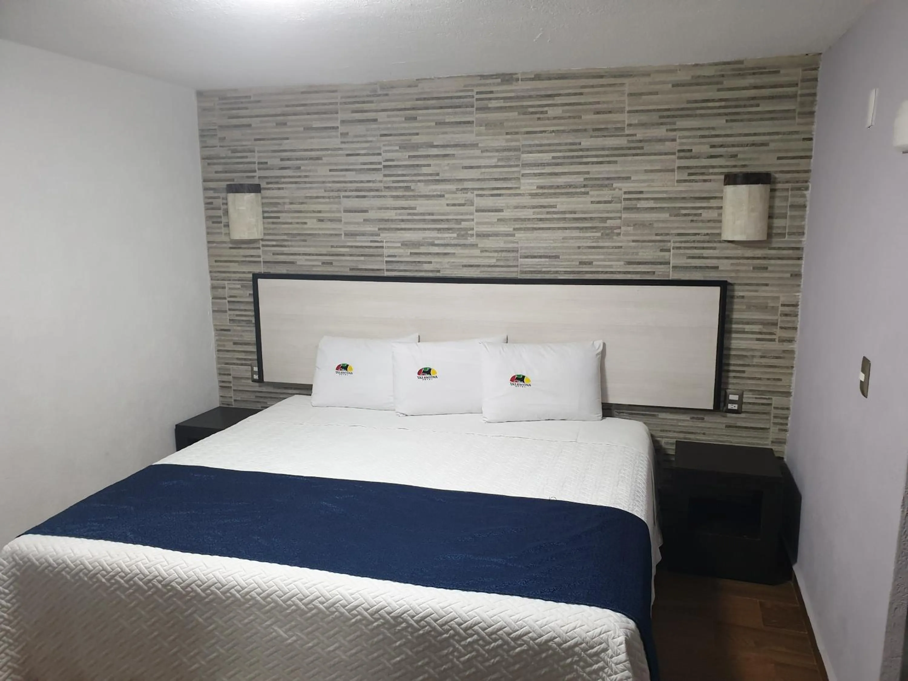 Photo of the whole room, Bed in Hotel Don Carlos