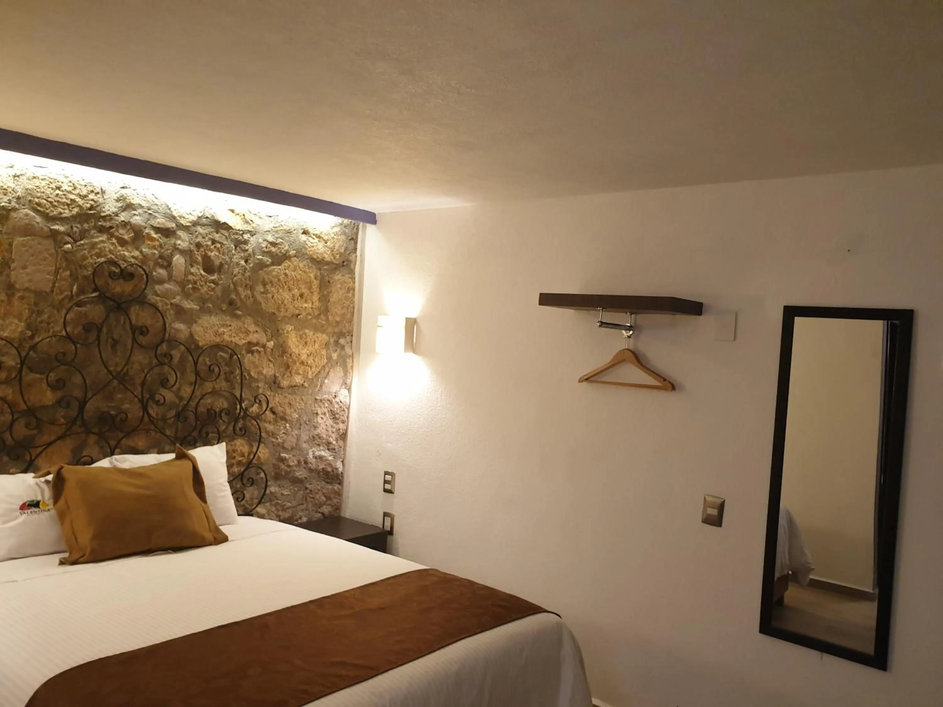 Photo of the whole room, Bed in Hotel Don Carlos