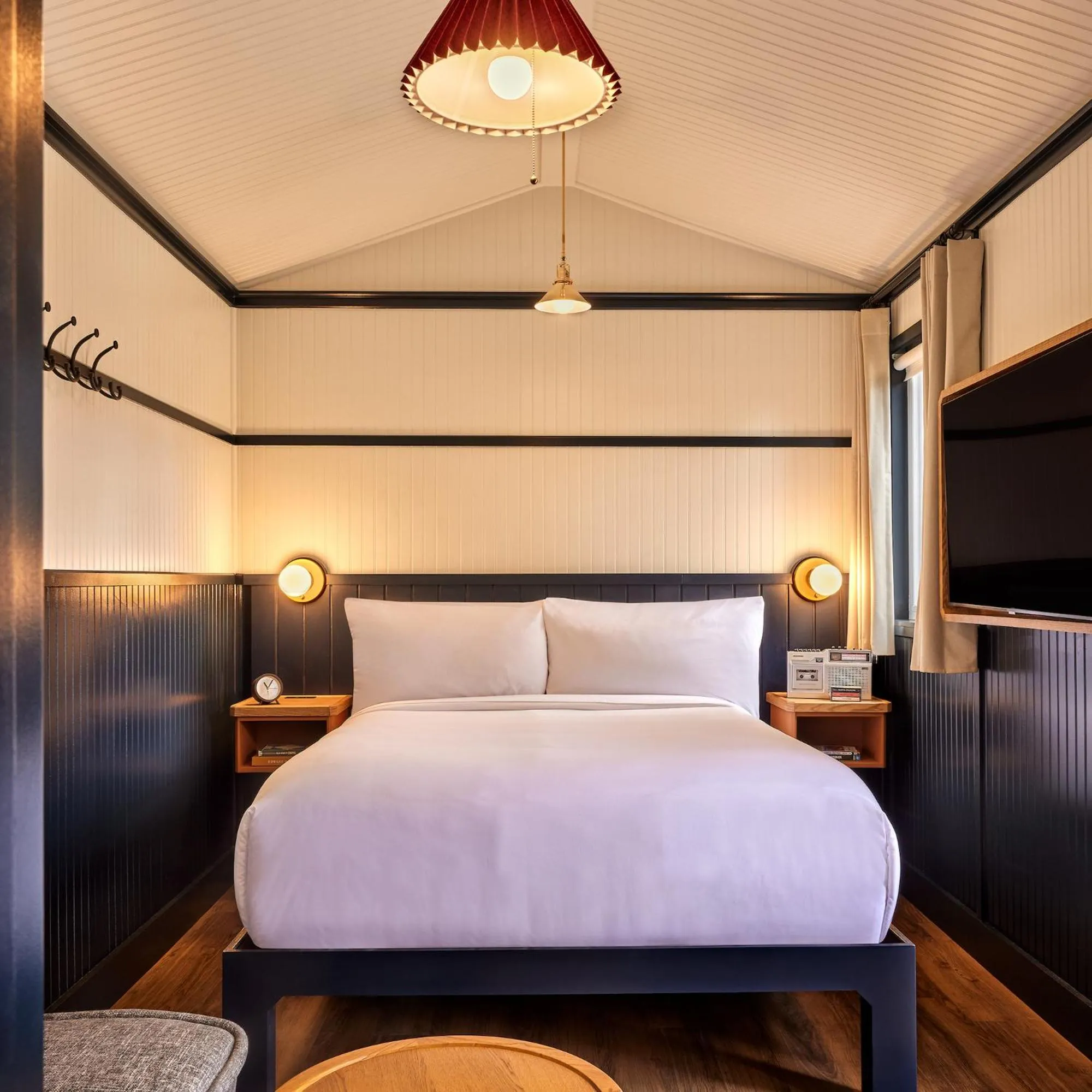 Bedroom, Bed in High Country Motor Lodge - Near NAU and Downtown