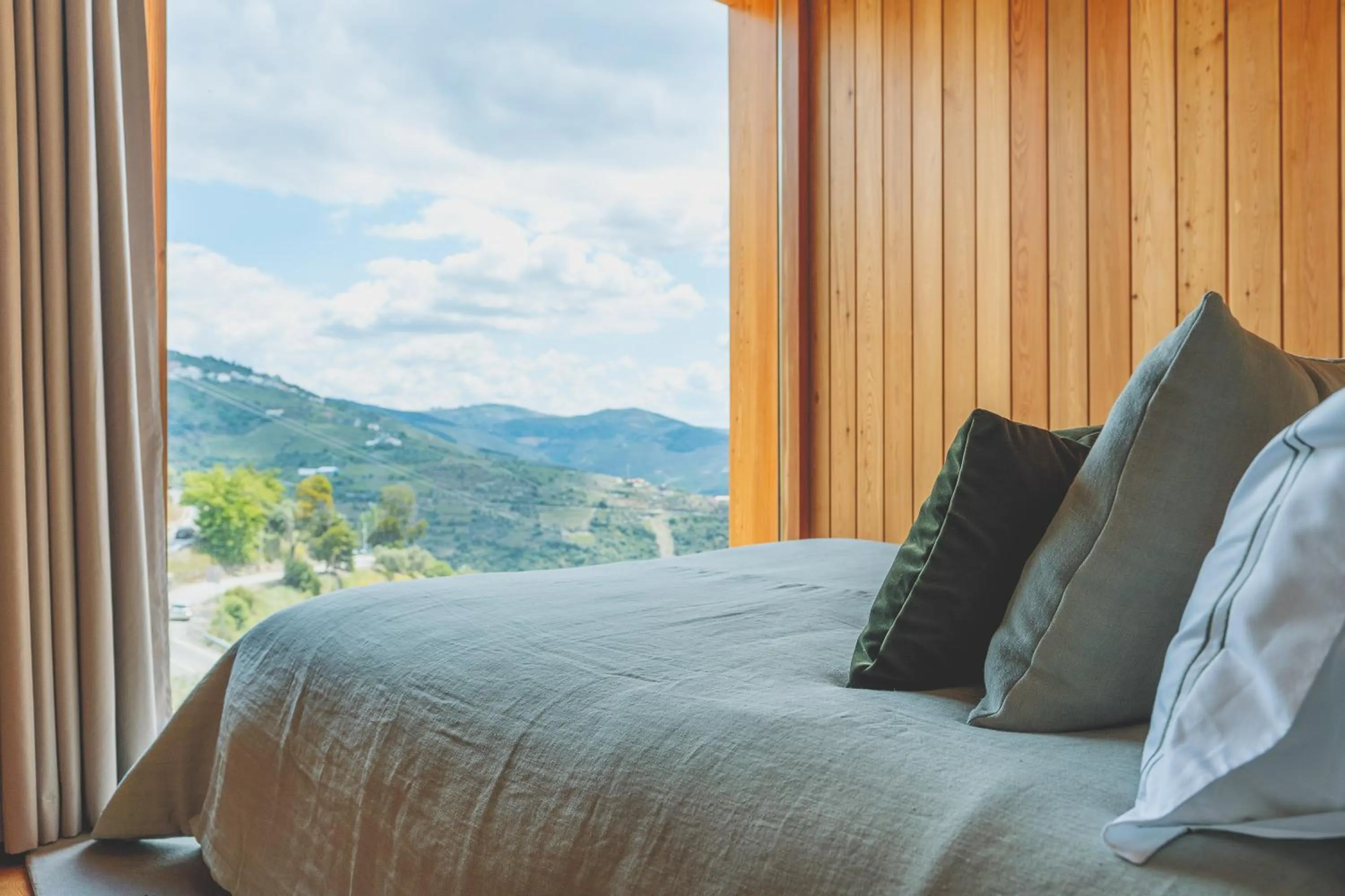 Mountain view, Bed in Casa do Arco by Douro Exclusive