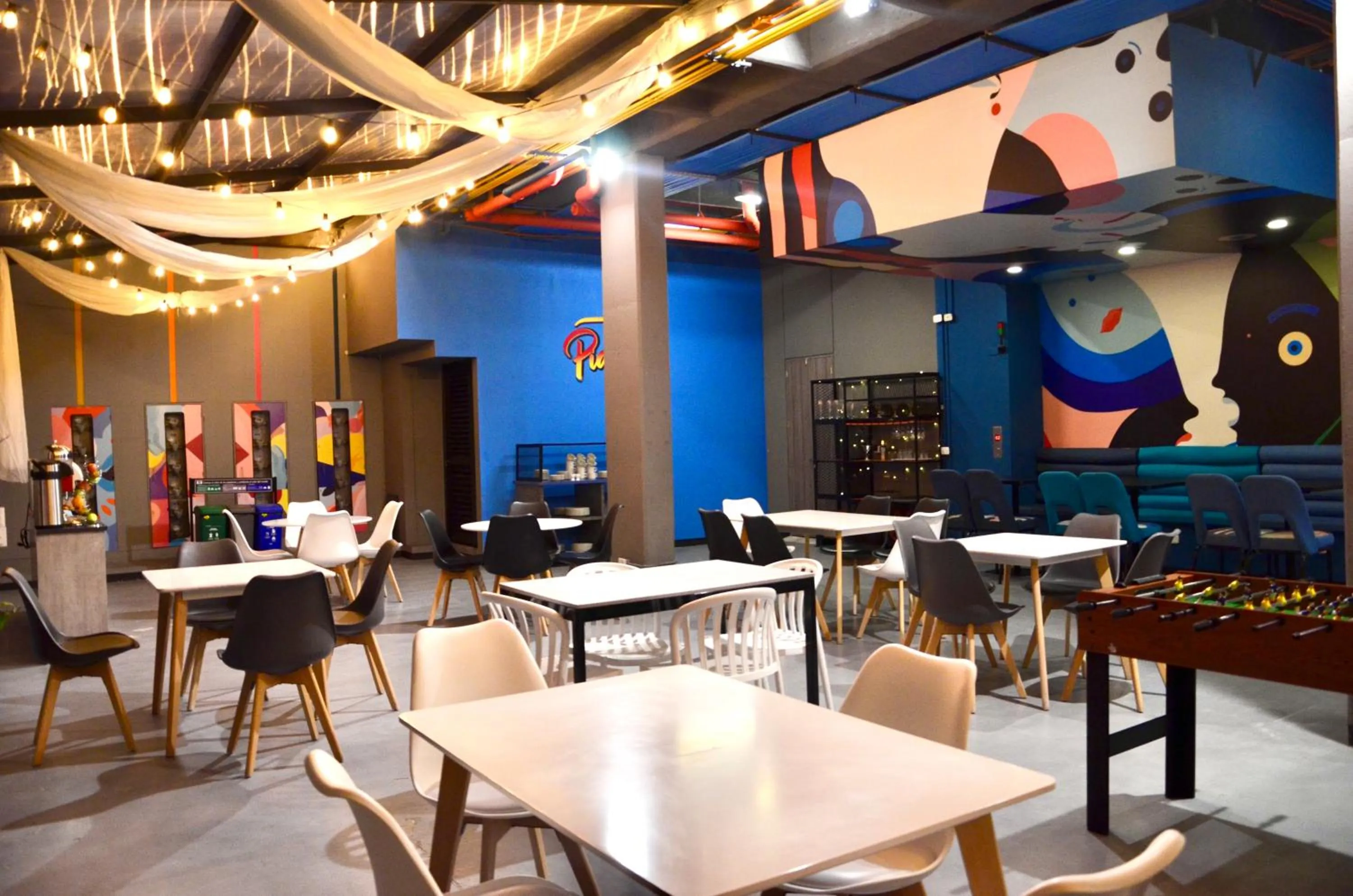 Communal lounge/ TV room in Suites Home 118 By SHG