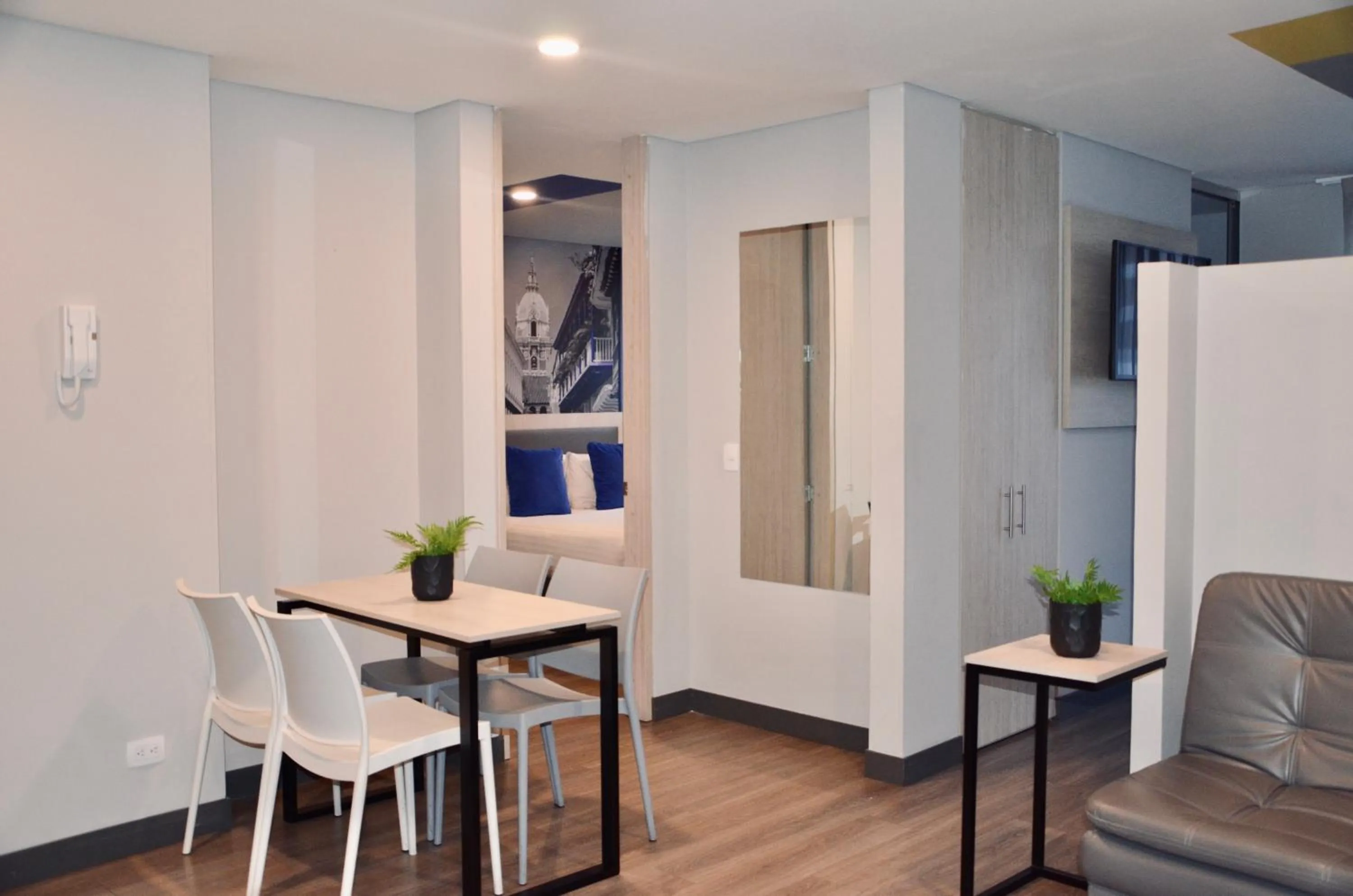 Dining area in Suites Home 118 By SHG