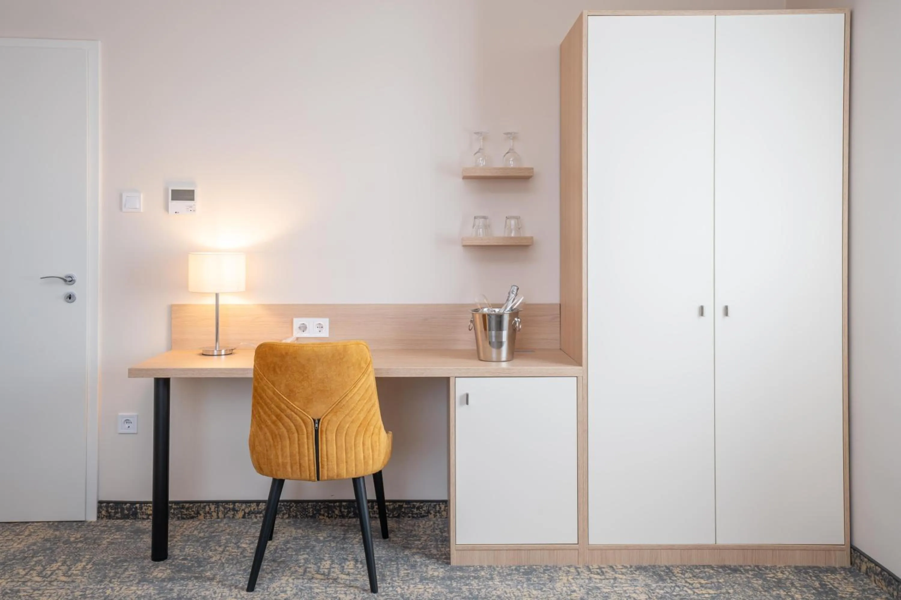 wardrobe in Kikelet Club Hotel