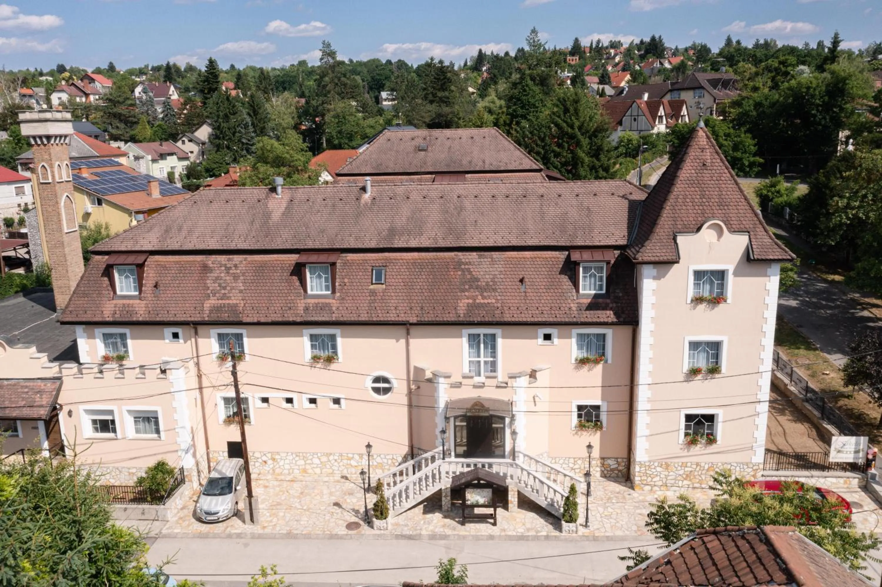 Property building in Kikelet Club Hotel