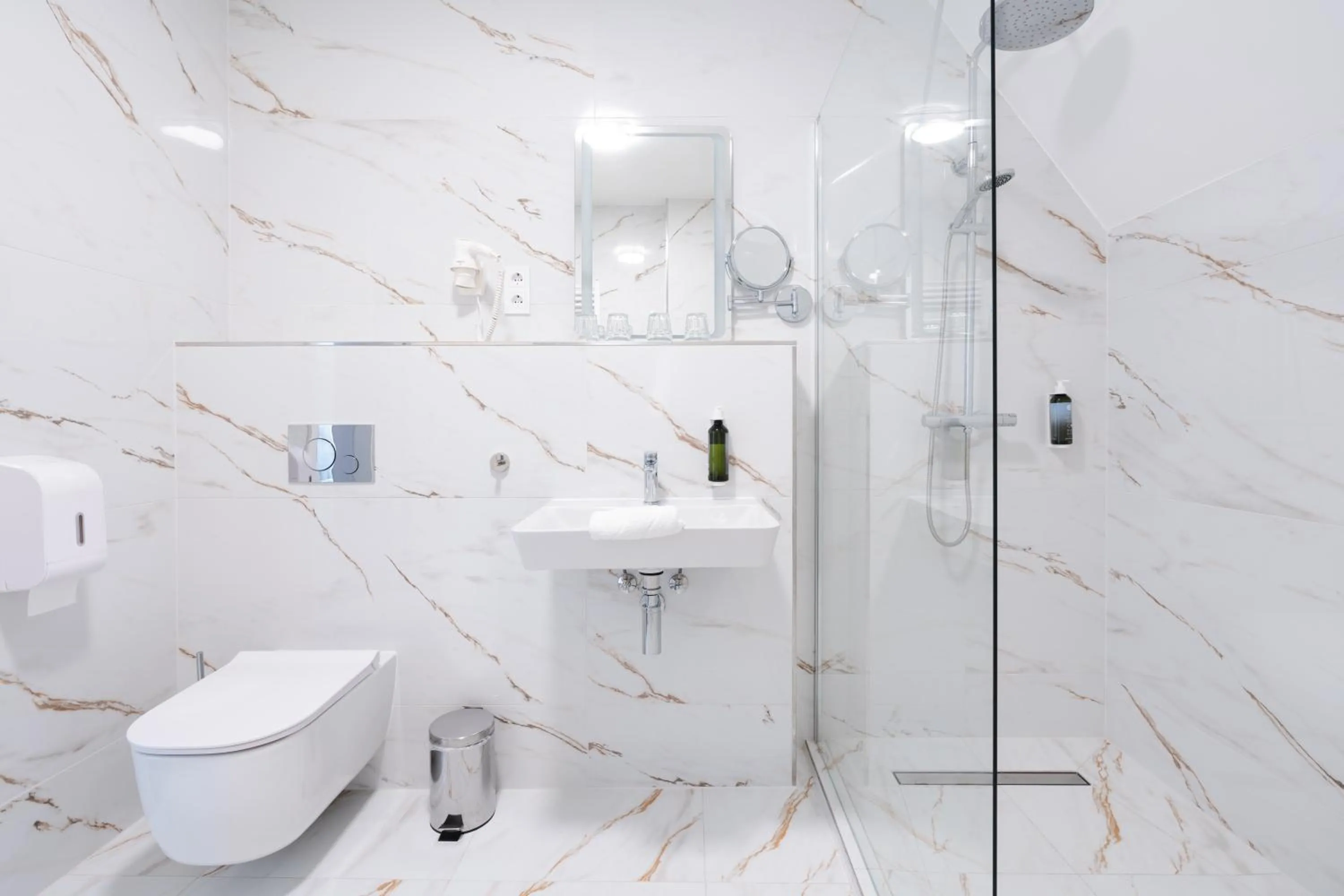 Bathroom in Kikelet Club Hotel