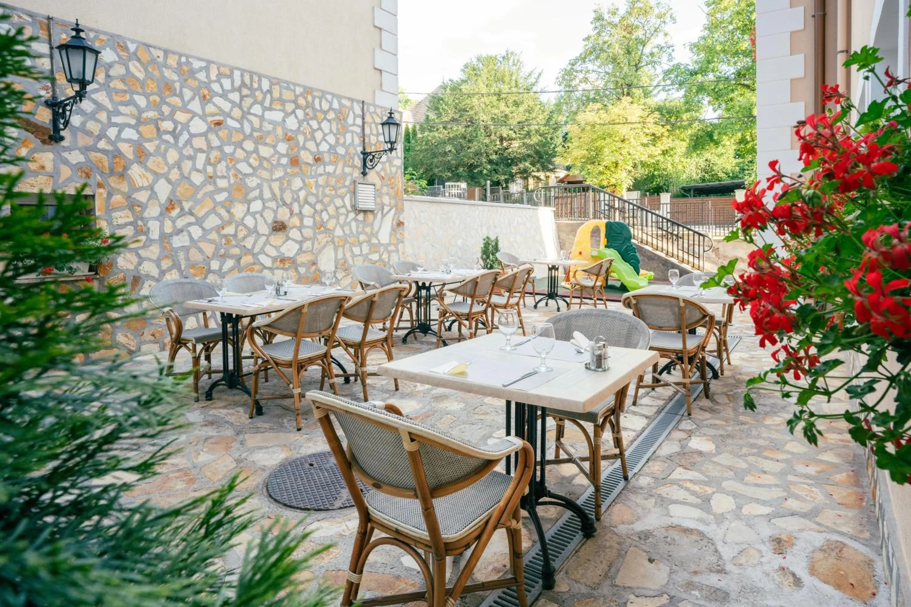 Restaurant/places to eat in Kikelet Club Hotel