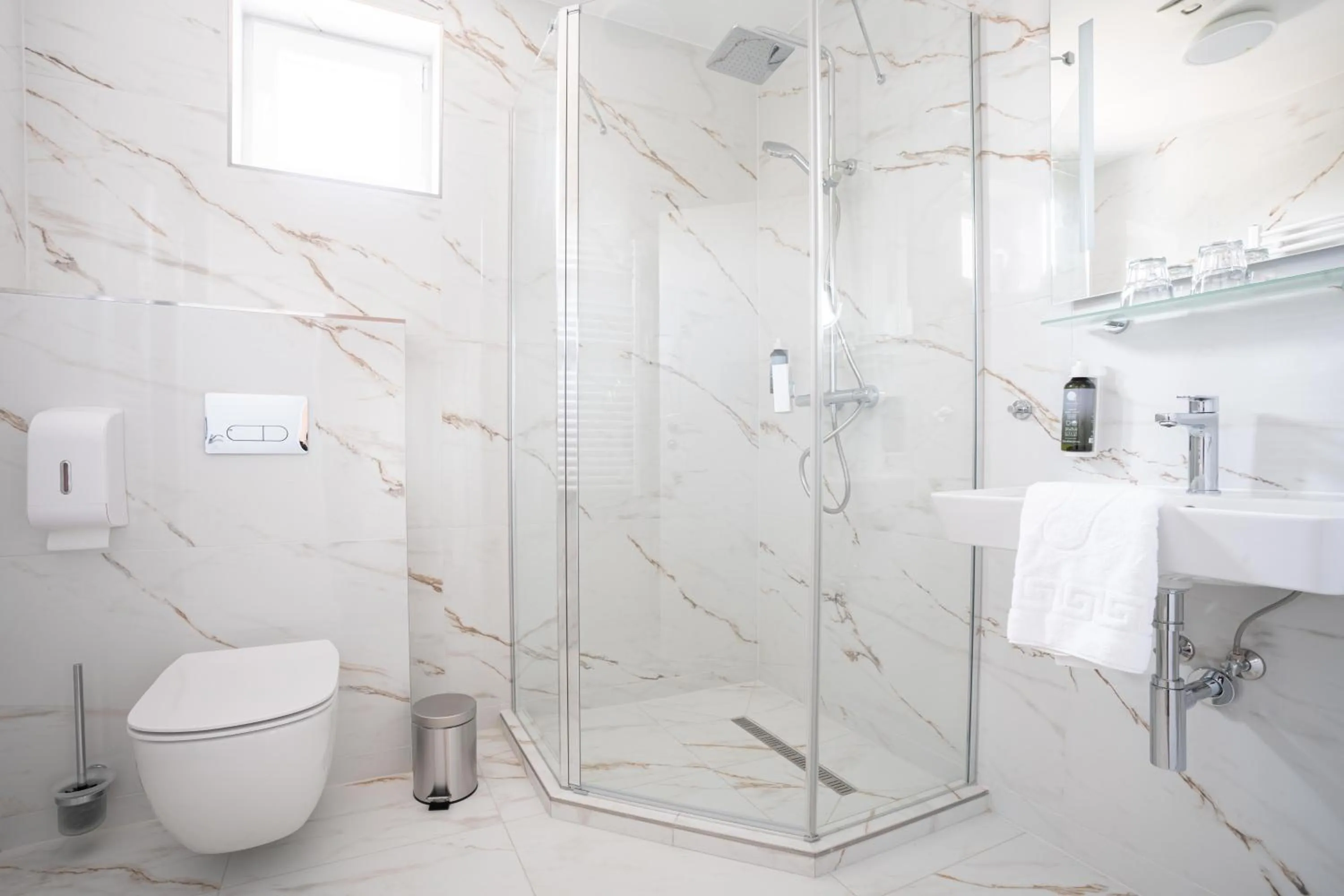 Bathroom in Kikelet Club Hotel