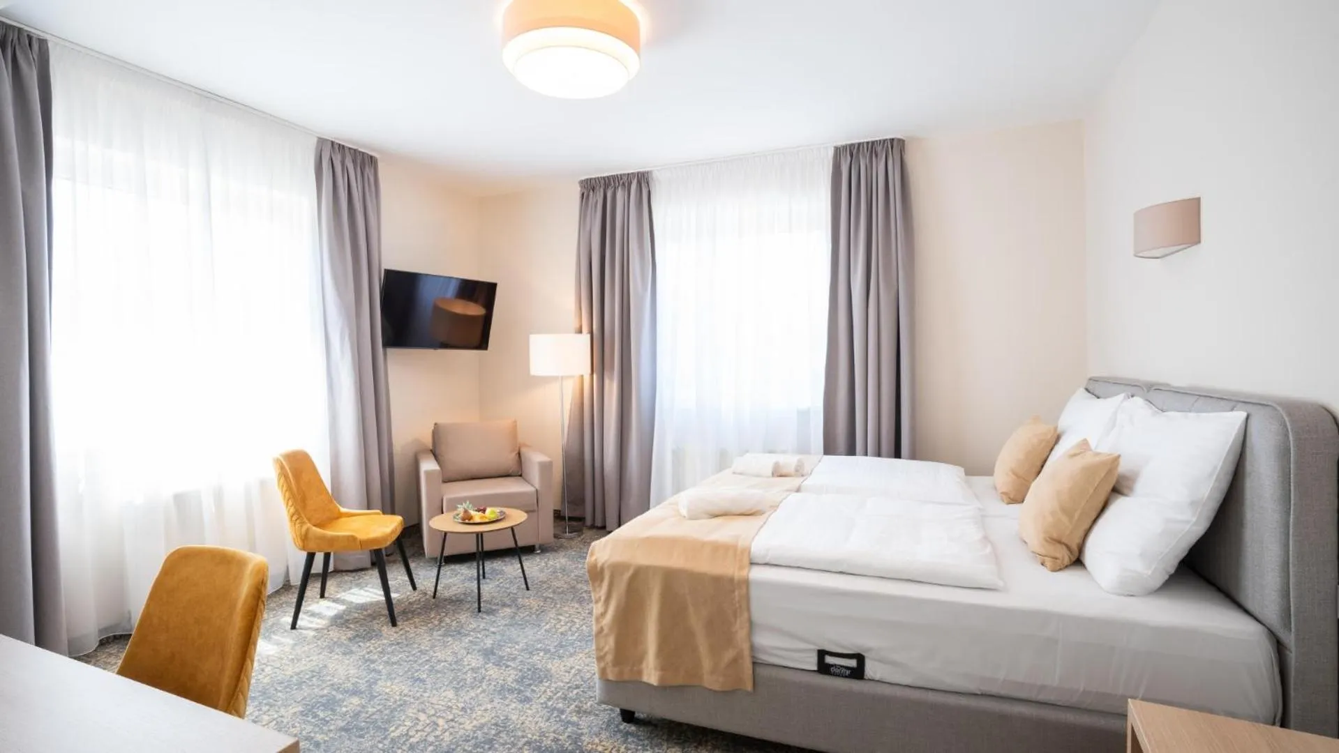 Bed in Kikelet Club Hotel