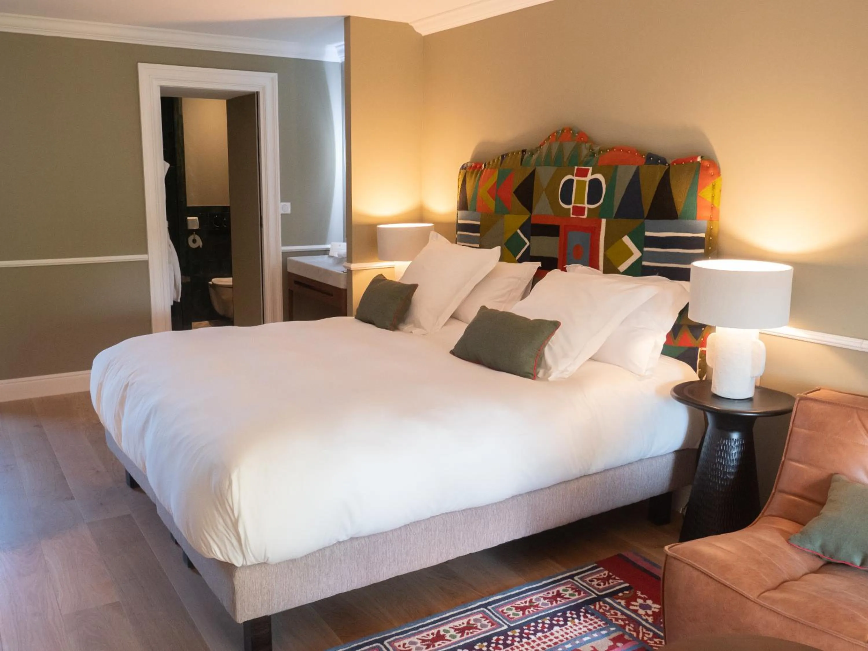 Photo of the whole room, Bed in Hôtel Maison Pavlov - Restaurant & Spa - Bordeaux Bouscat