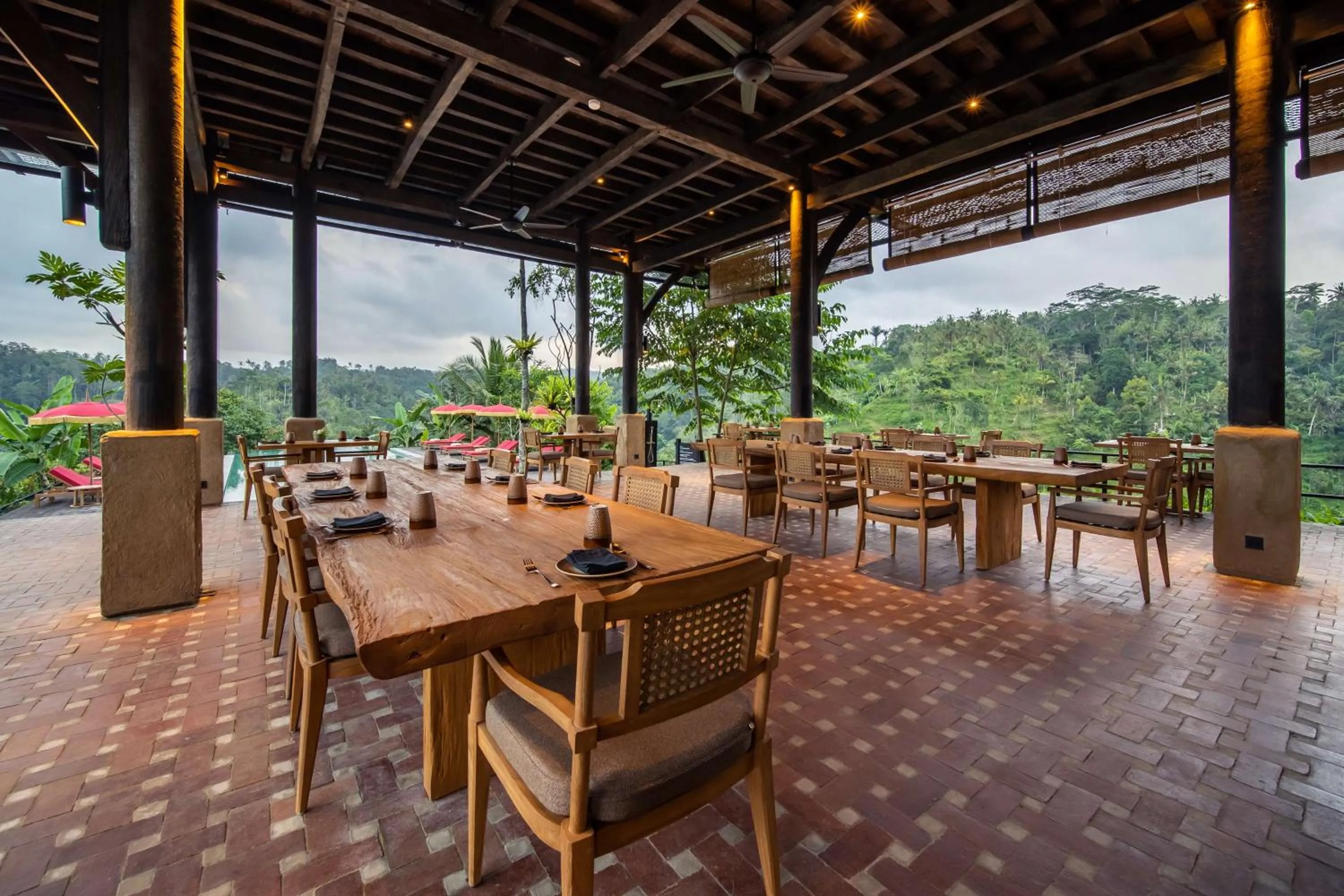 Restaurant/places to eat in Buahan, a Banyan Tree Escape