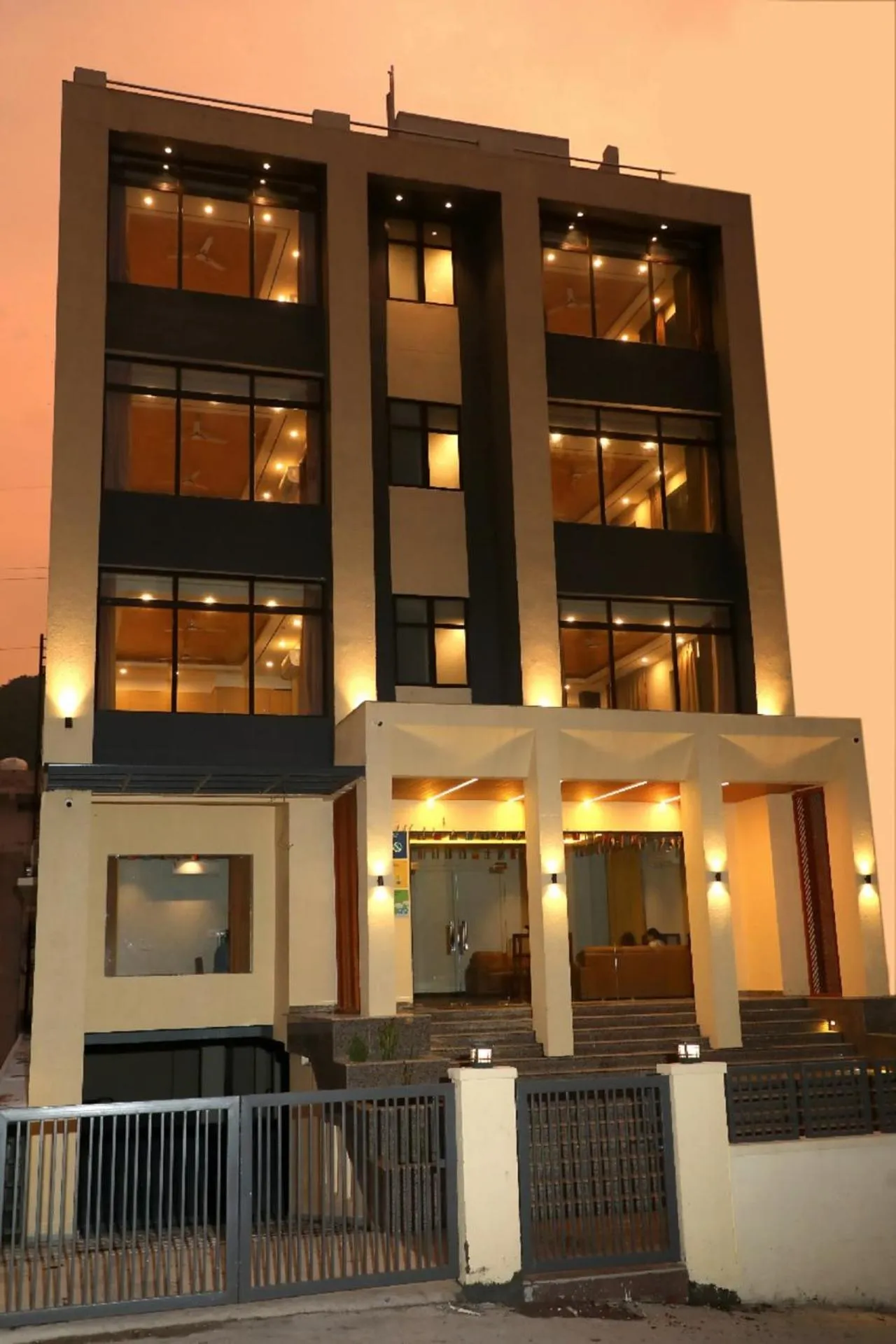 Property building in Hotel Aqua Vibes