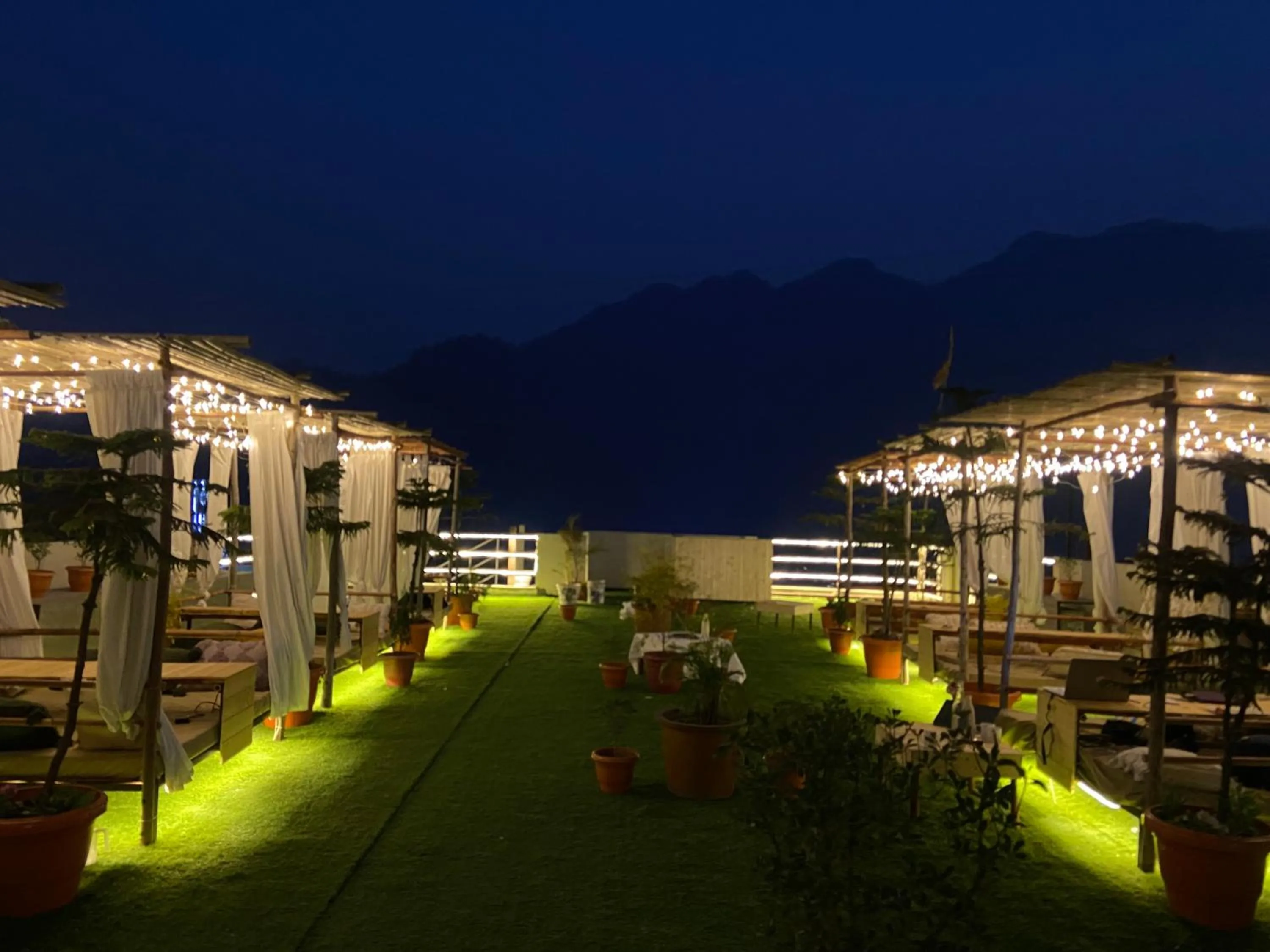 Restaurant/places to eat in Hotel Aqua Vibes