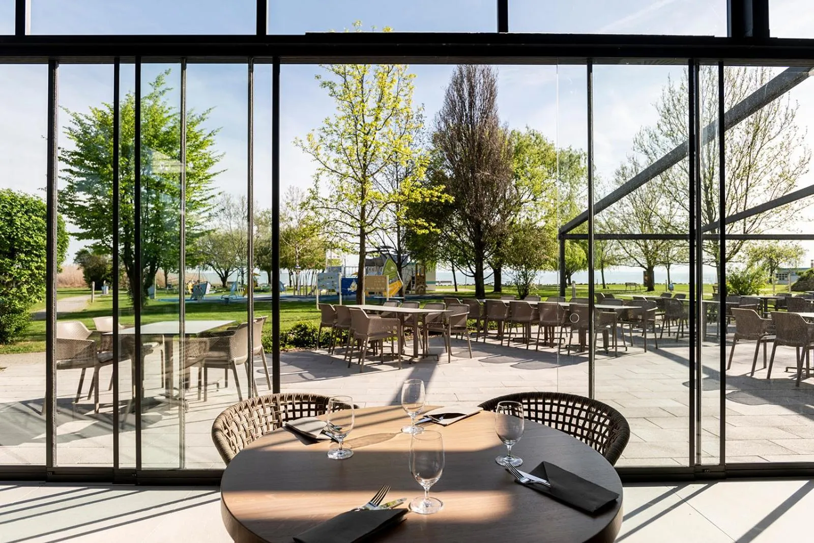 Restaurant/places to eat in Hotel Marina Port