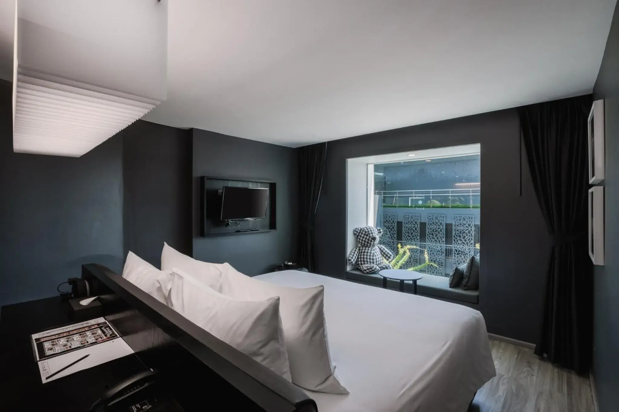 Ozone Hall with Bathtub in Foto Hotel Phuket Beachfront Ozone Hall with Bathtub in Foto Hotel Phuket Beachfront