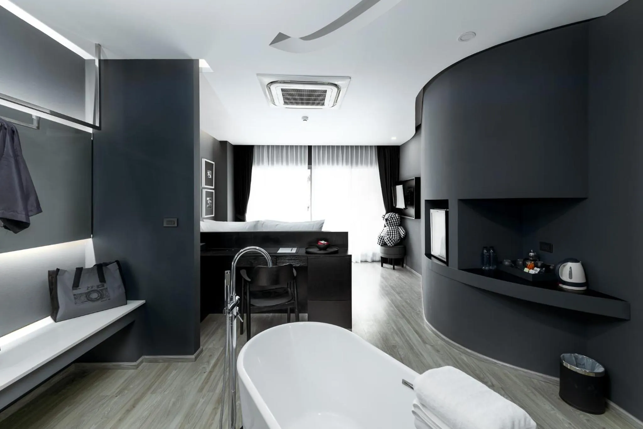 TV and multimedia in Foto Hotel Phuket Beachfront