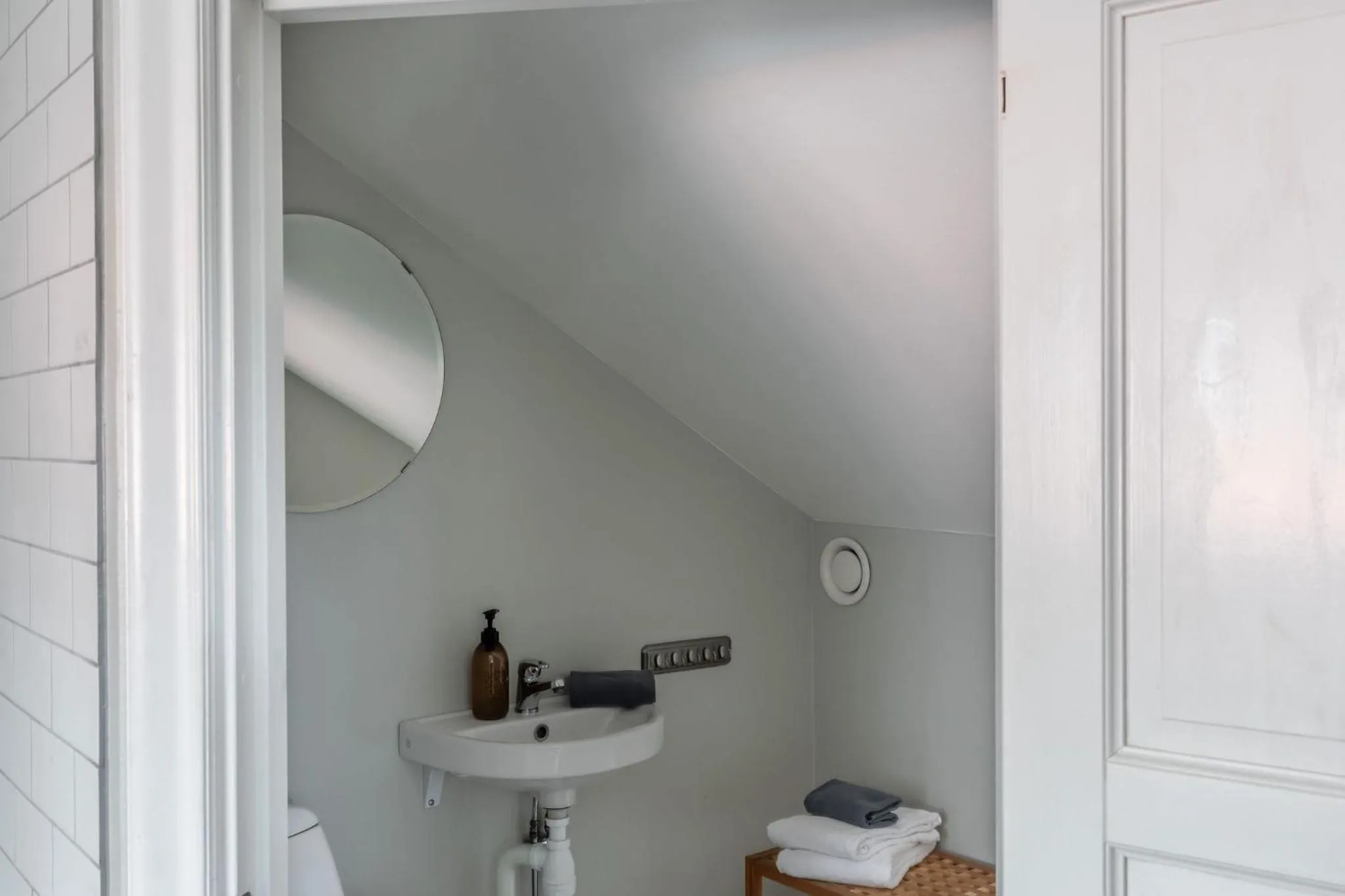 Toilet in Bergs Gård & Hållsvikens Gård