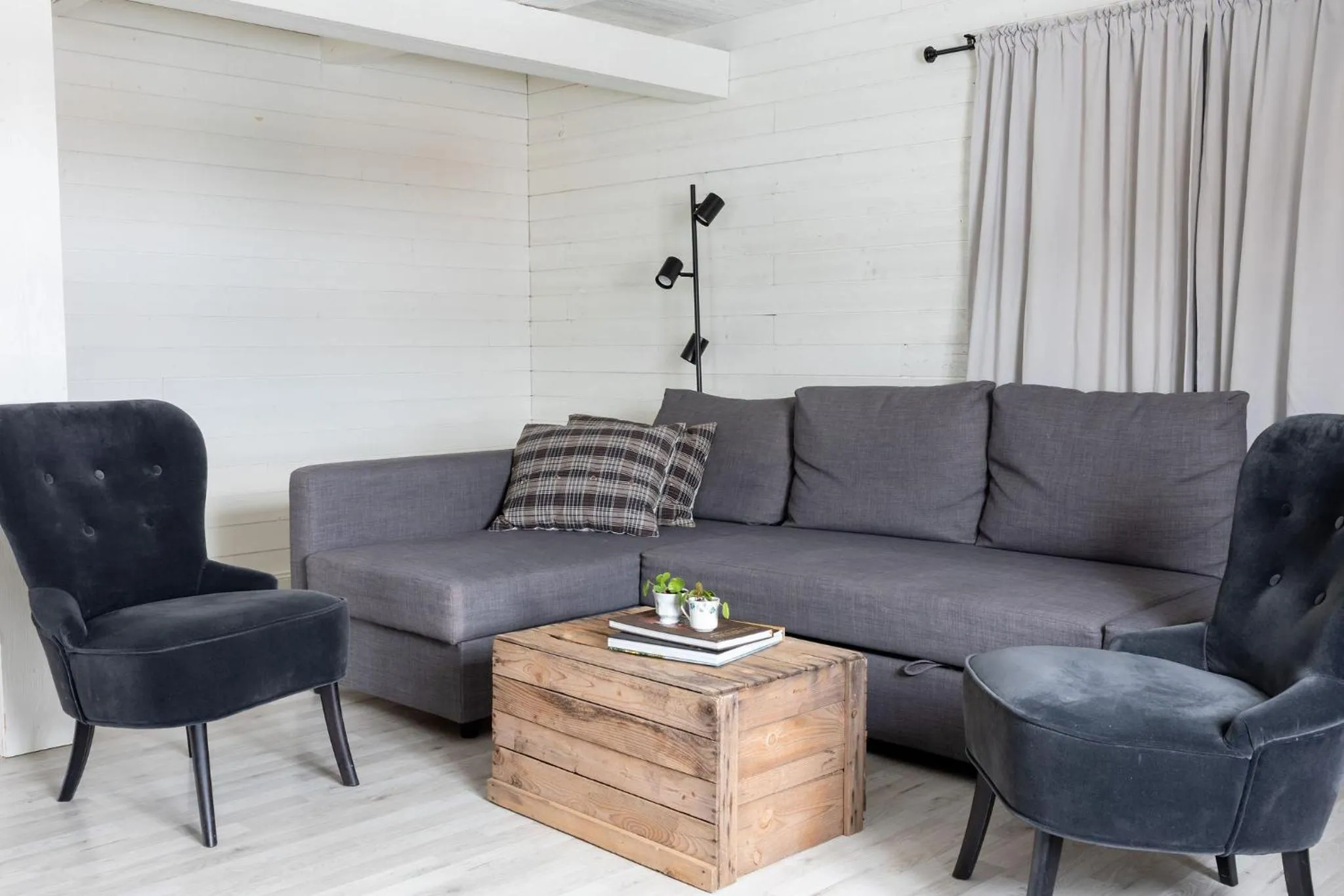 Living room in Bergs Gård & Hållsvikens Gård