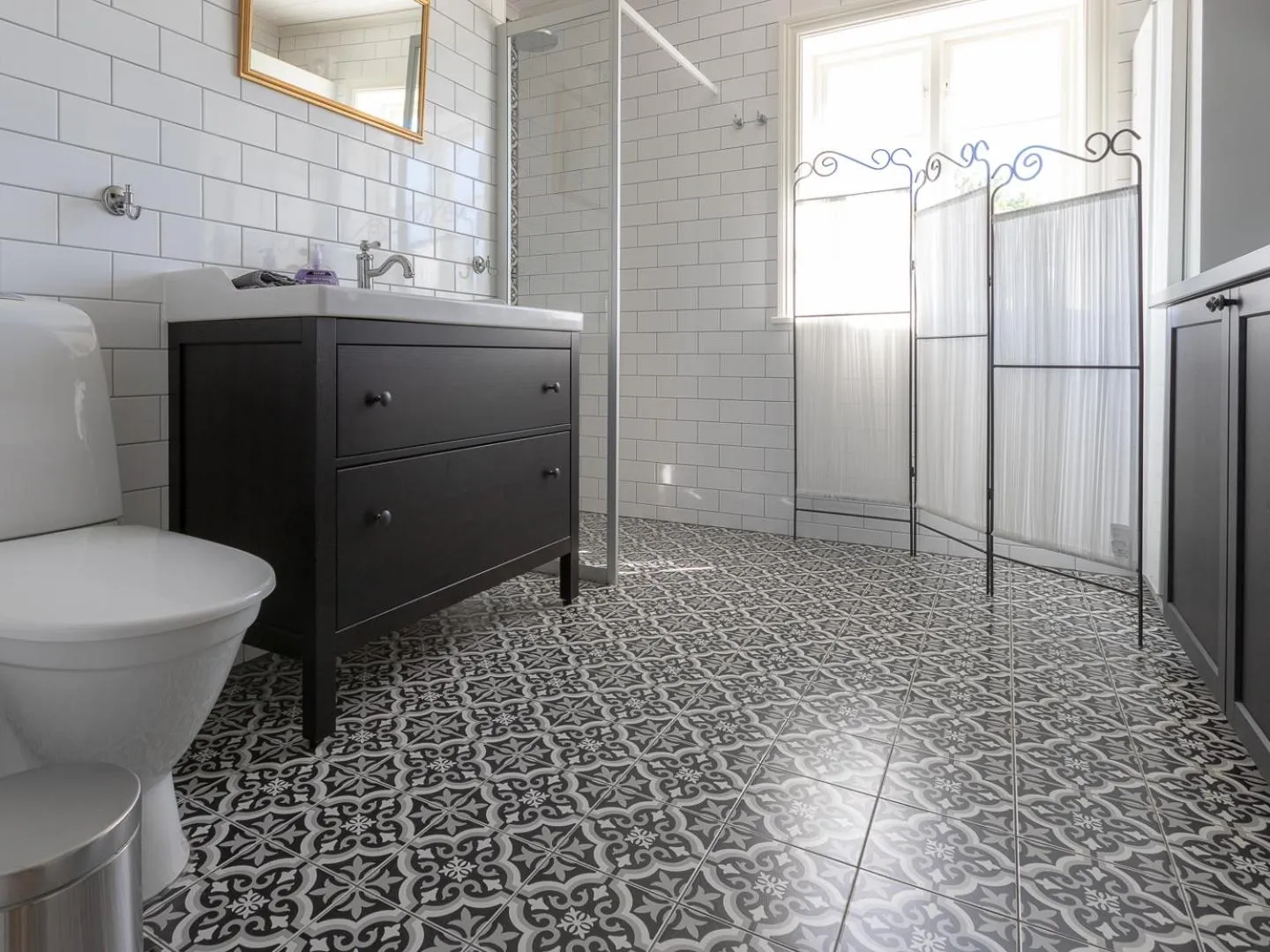 Property building in Bergs Gård & Hållsvikens Gård