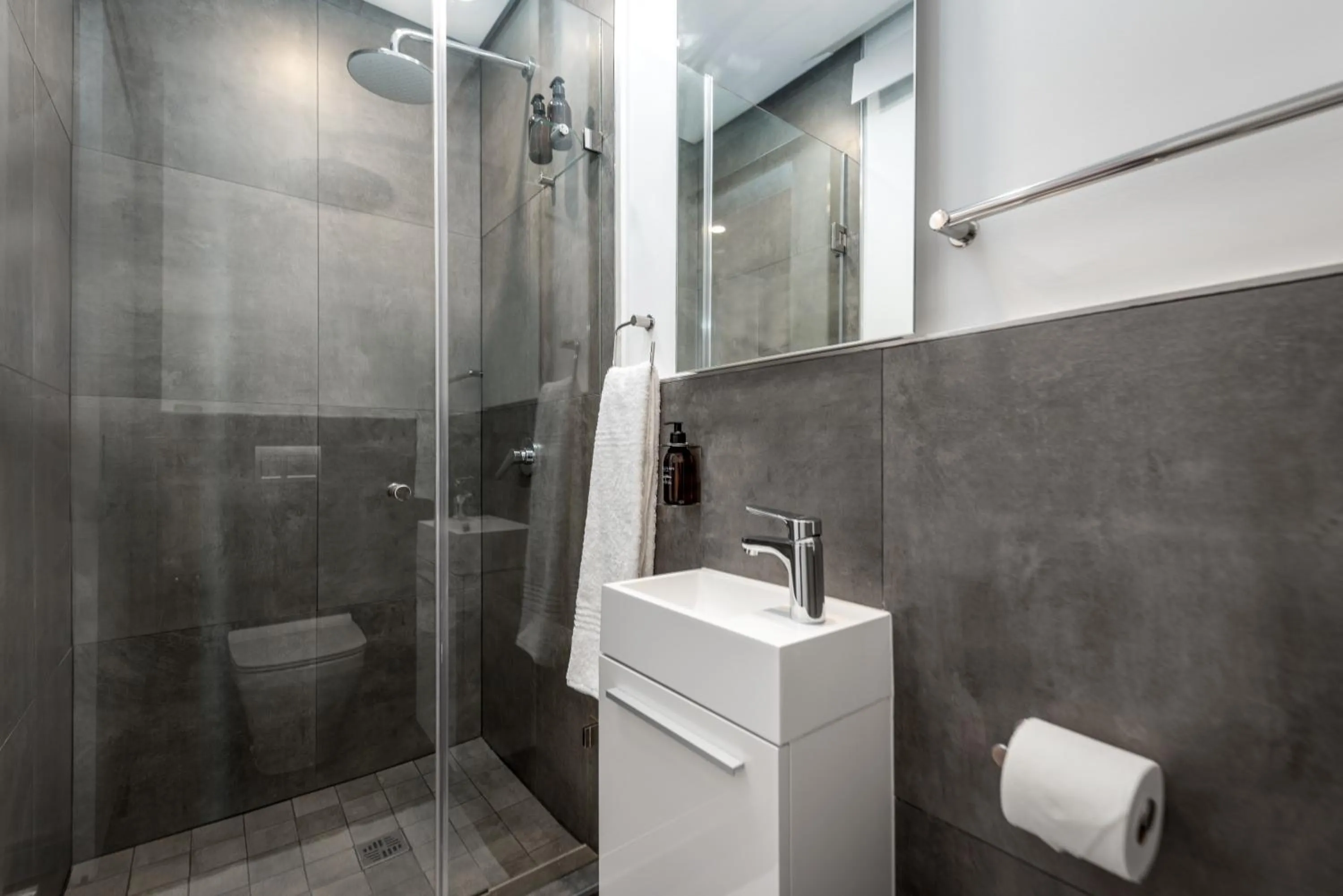 Bathroom in Reserved Suites Illovo