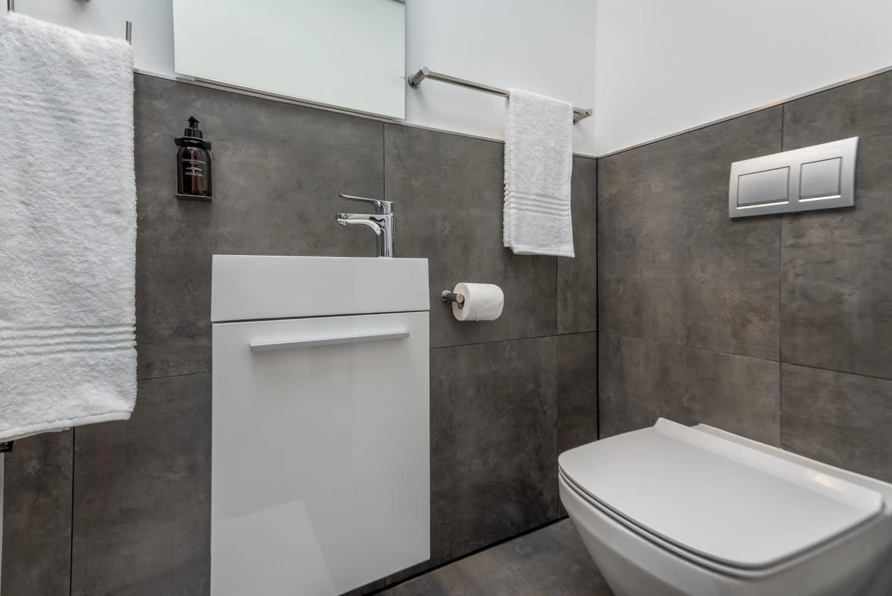 Bathroom in Reserved Suites Illovo