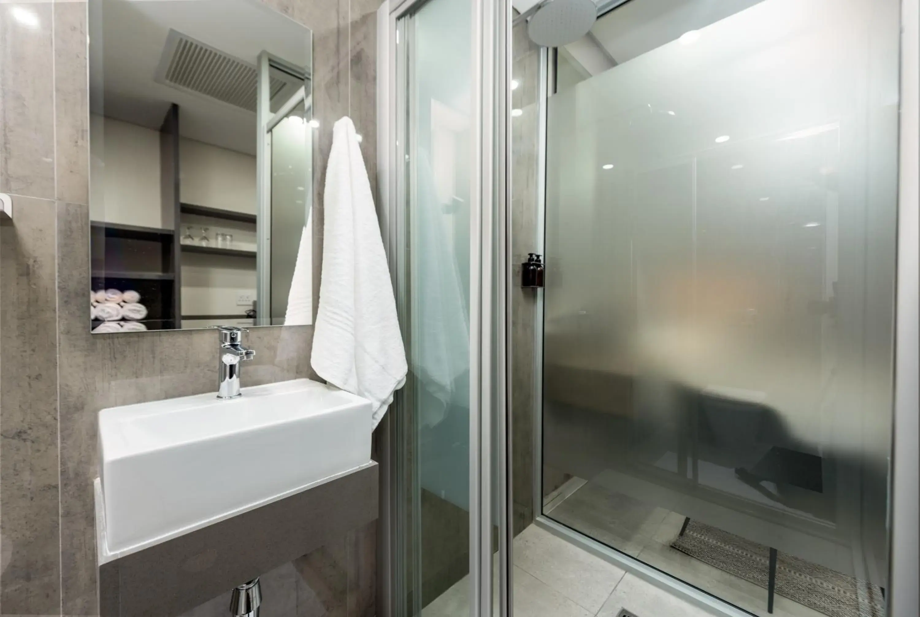 Queen Room in Reserved Suites Illovo Queen Room in Reserved Suites Illovo