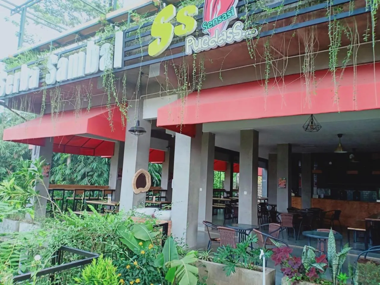 Restaurant/places to eat in GSV Cottage Sharia