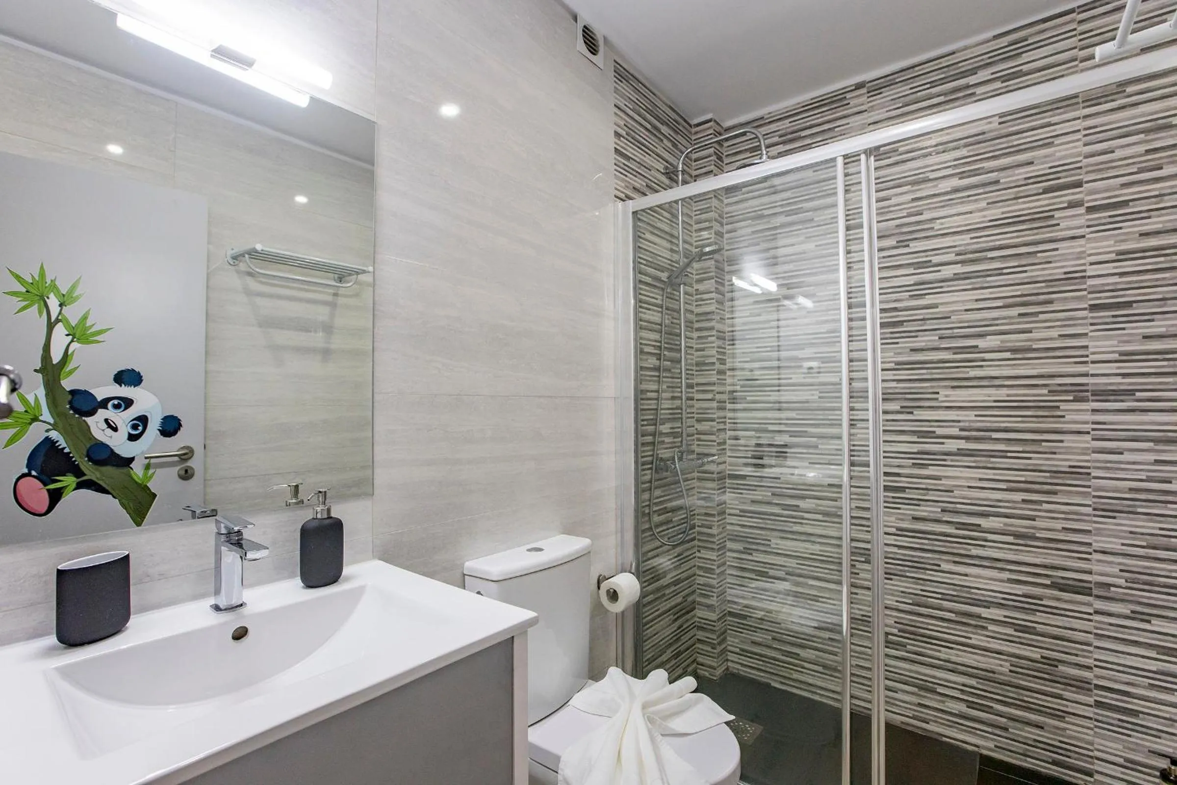 1BR Flat in Trindade w/ AC by metro station