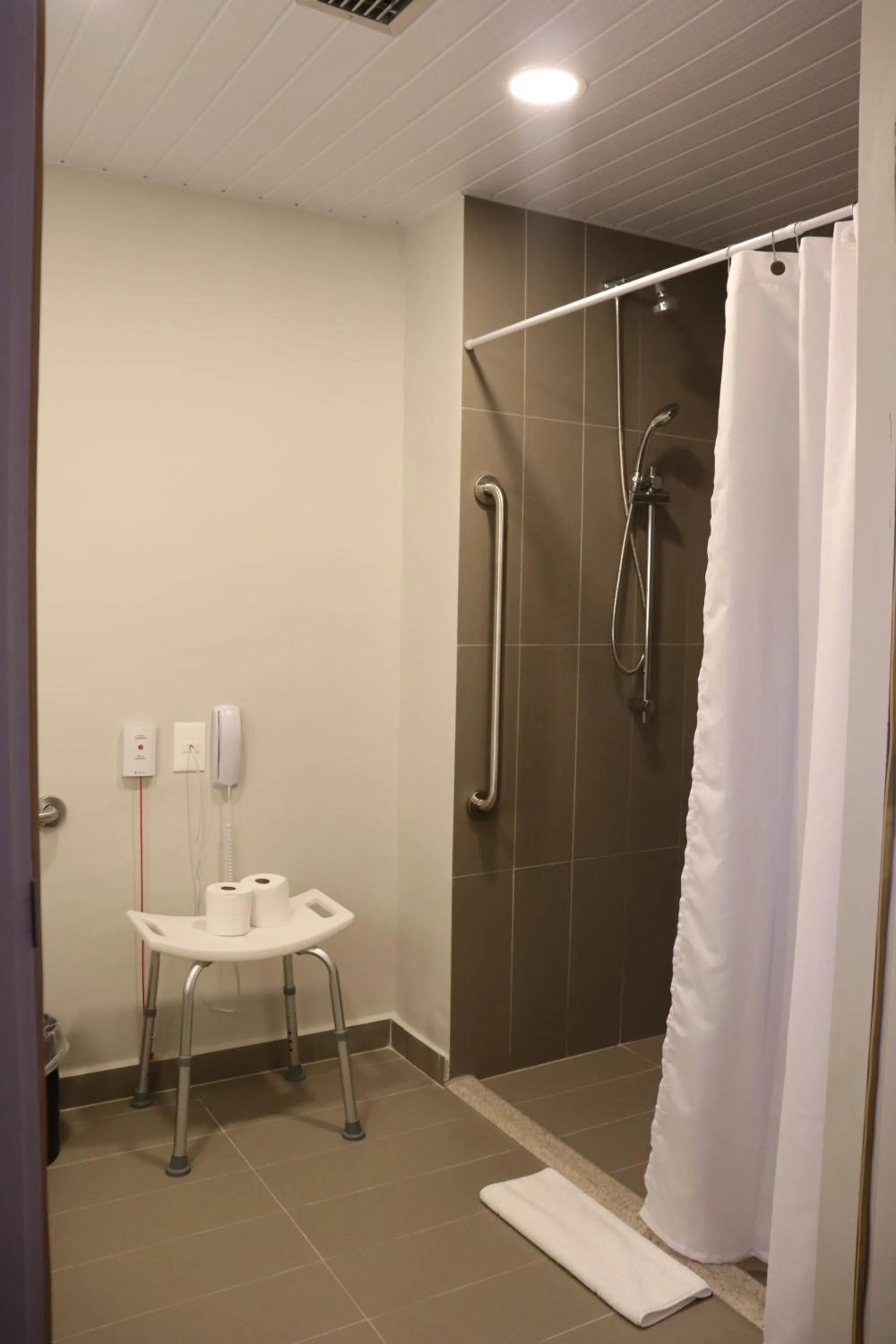 Shower in Ibis Guaxupe