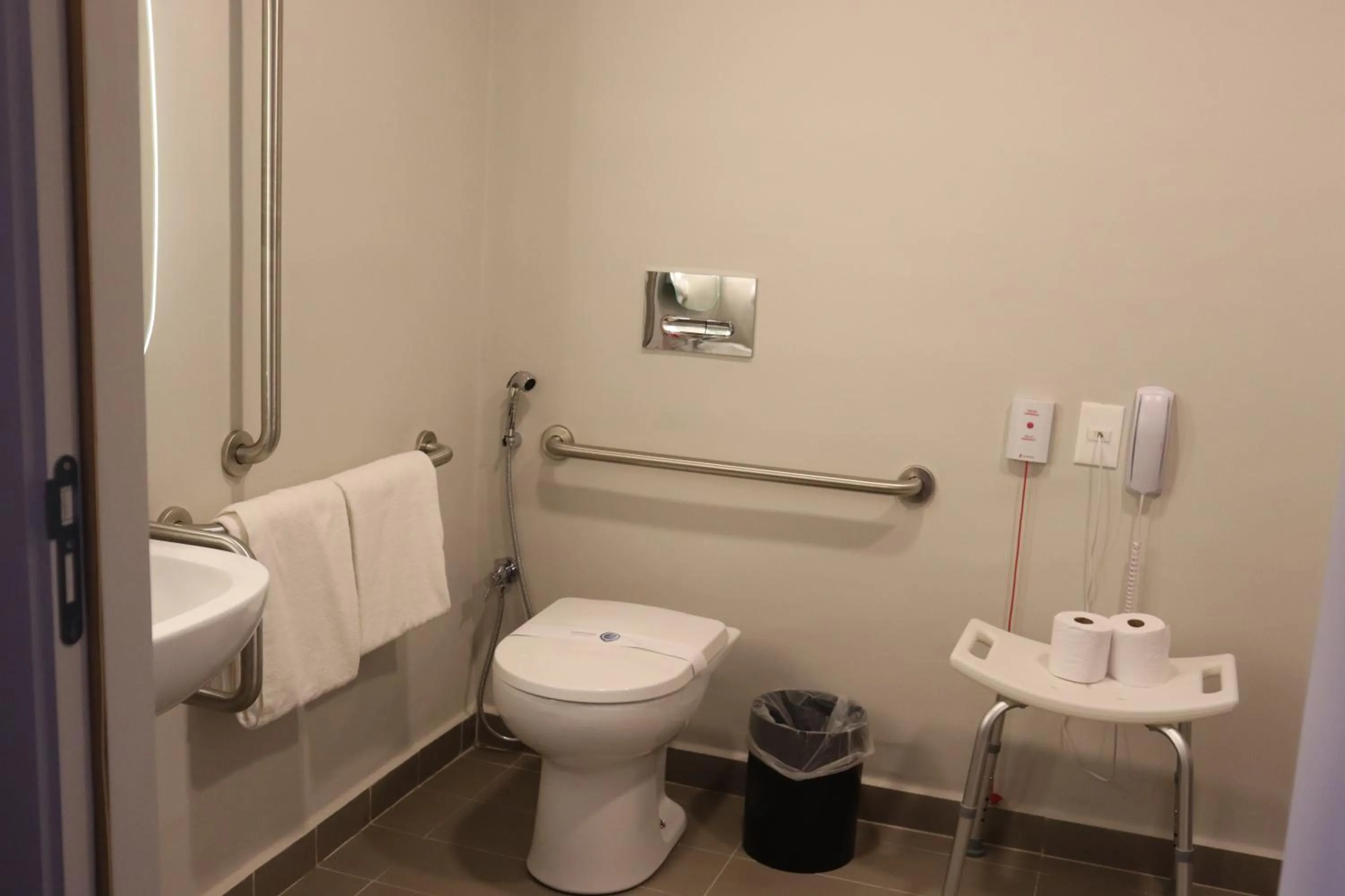 Bathroom in Ibis Guaxupe