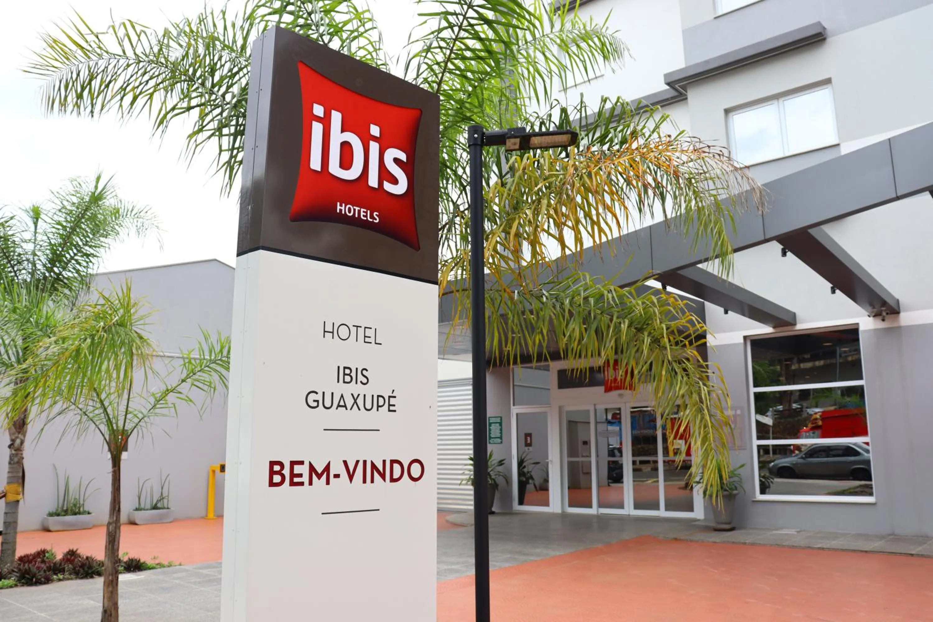 Facade/entrance in Ibis Guaxupe