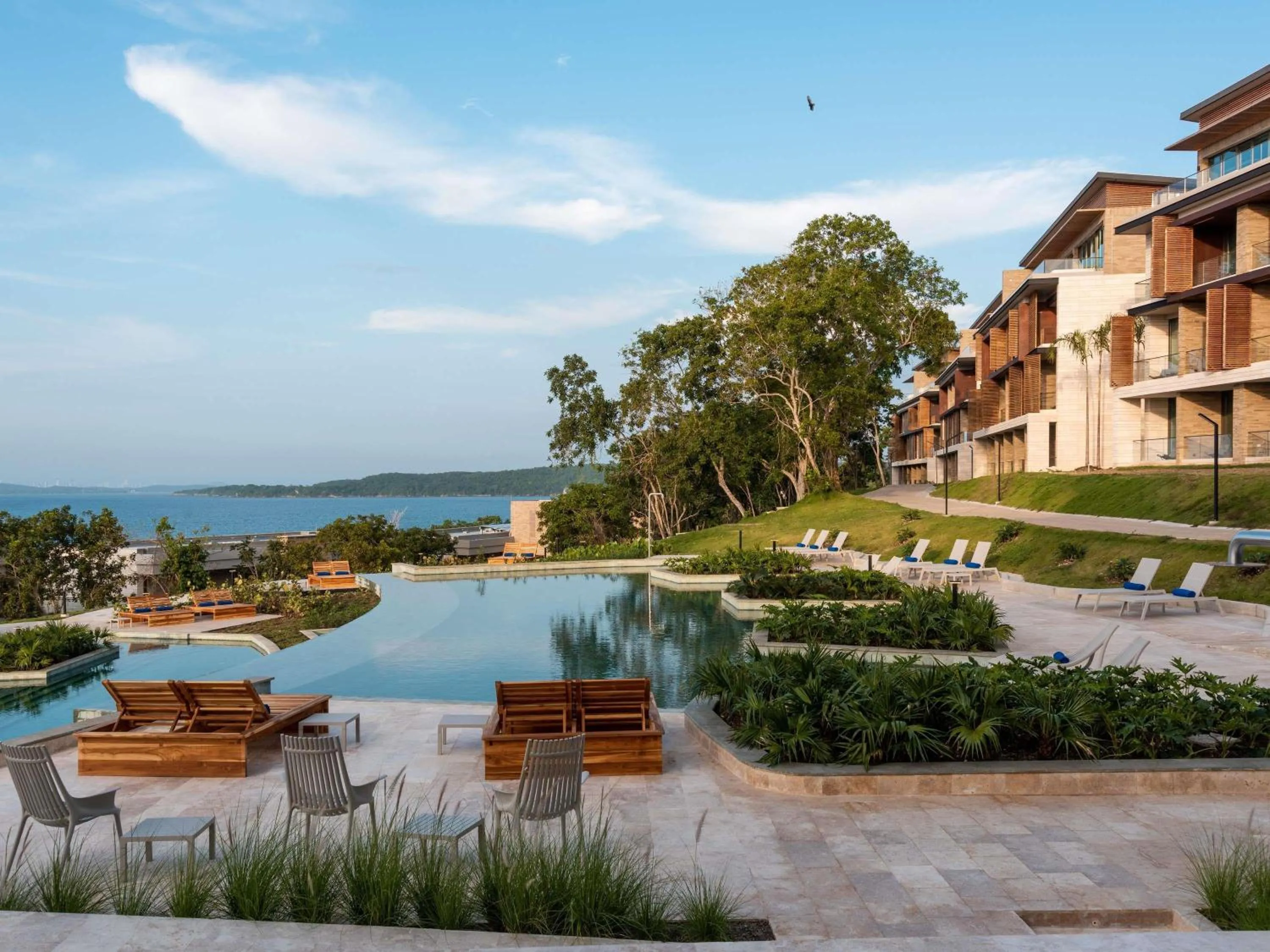 Lounge or bar in Sofitel Barú Cartagena