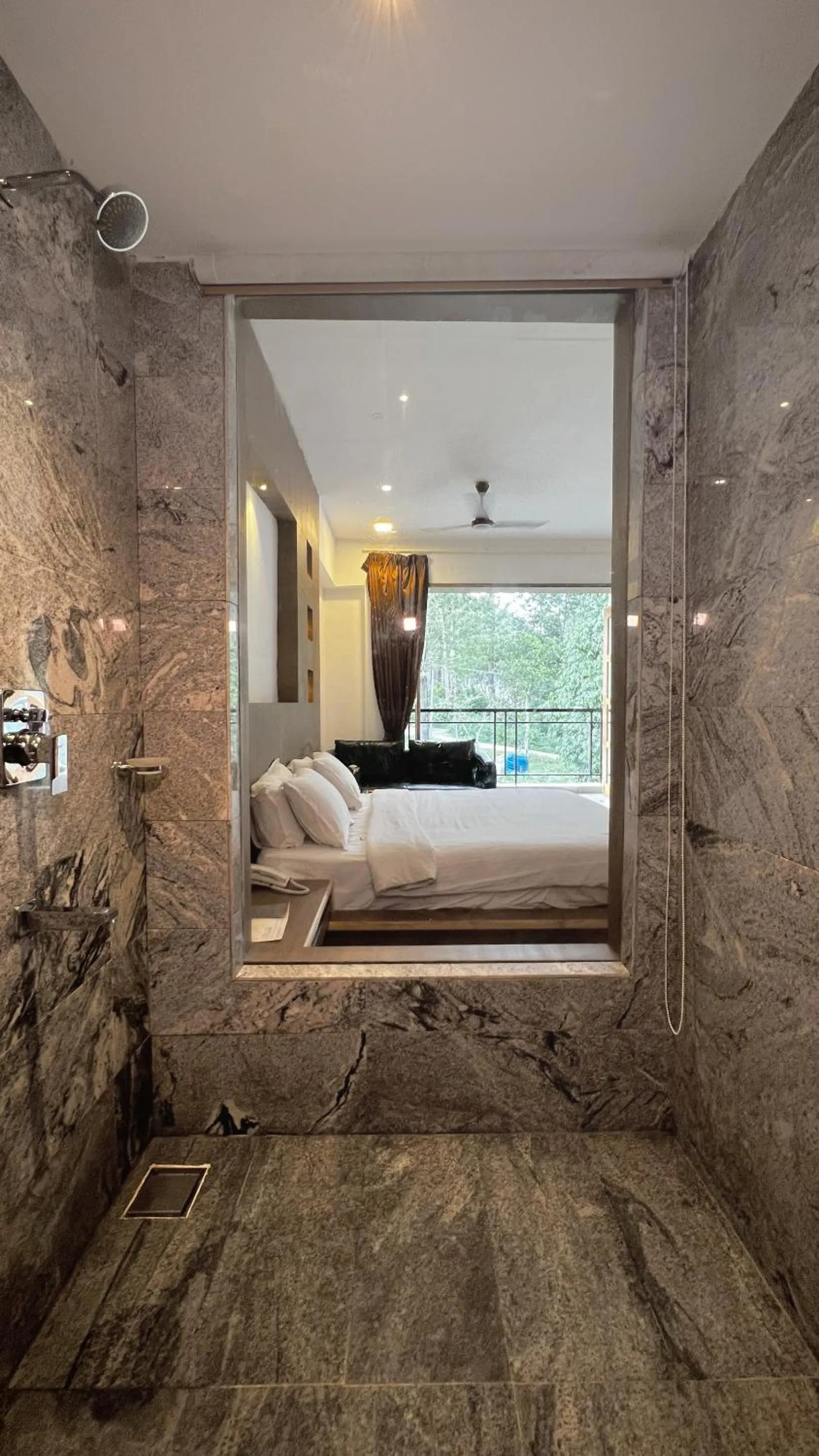 Shower in MERIDIAN HILL TOP YERCAUD