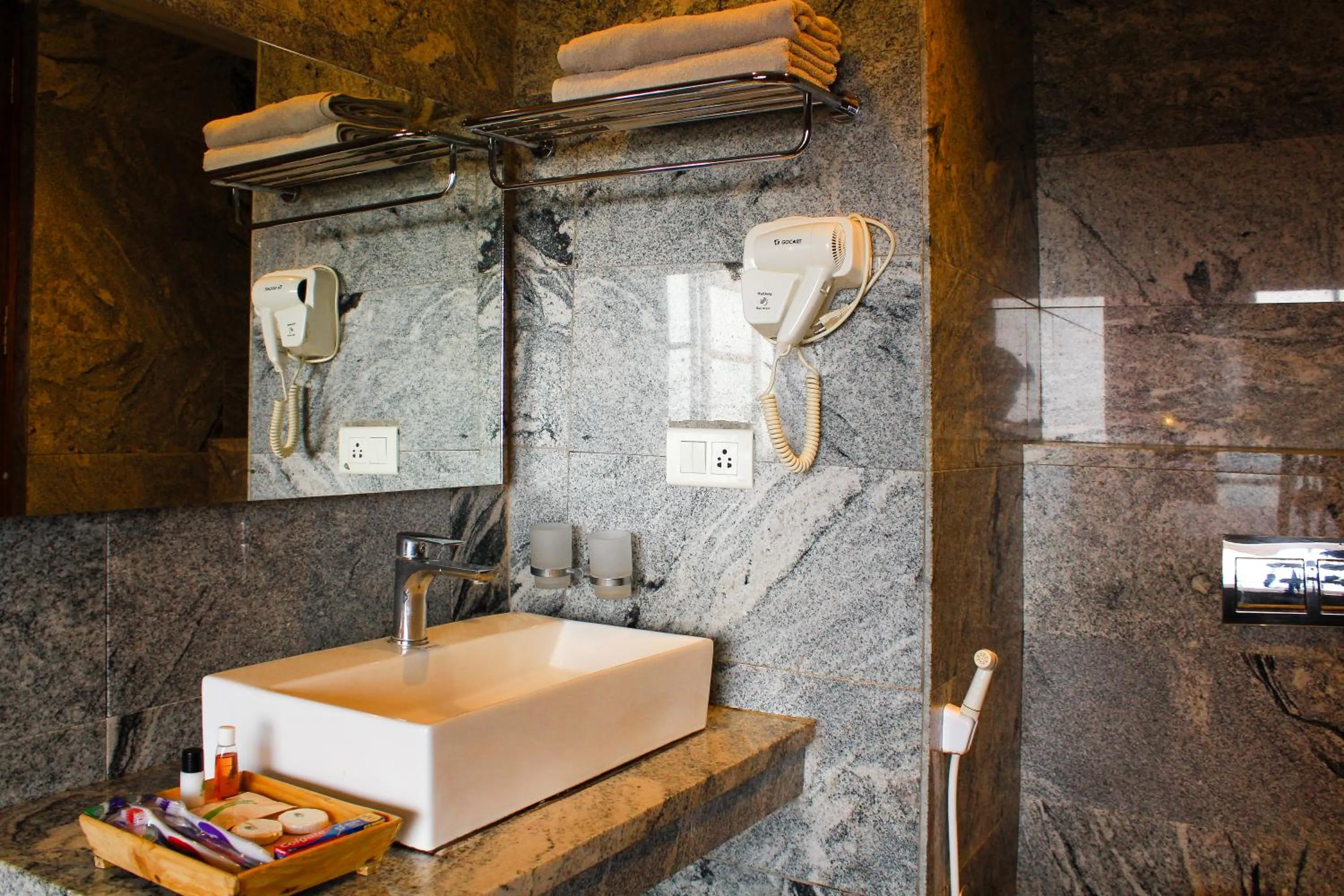 Shower in MERIDIAN HILL TOP YERCAUD