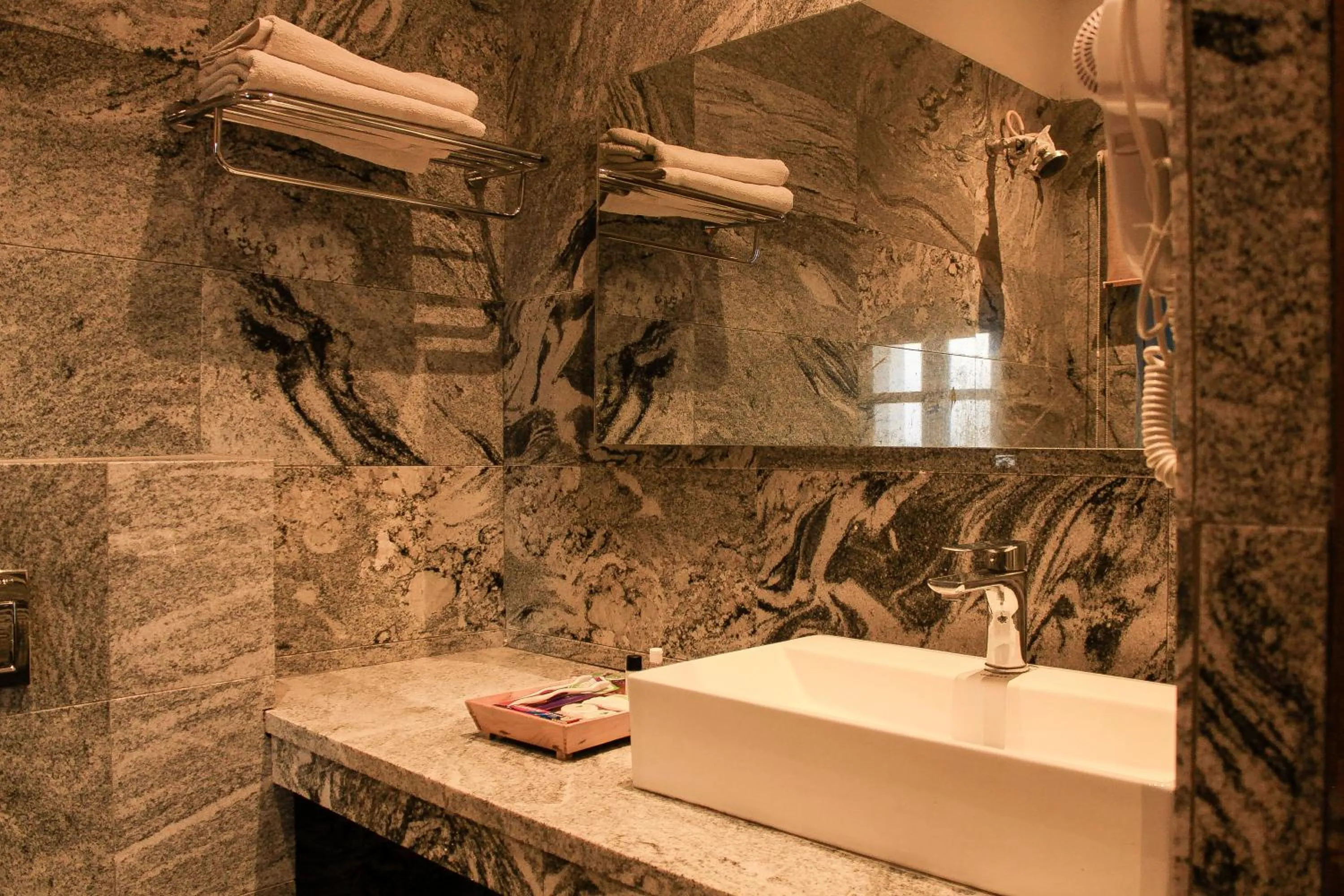 Shower in MERIDIAN HILL TOP YERCAUD