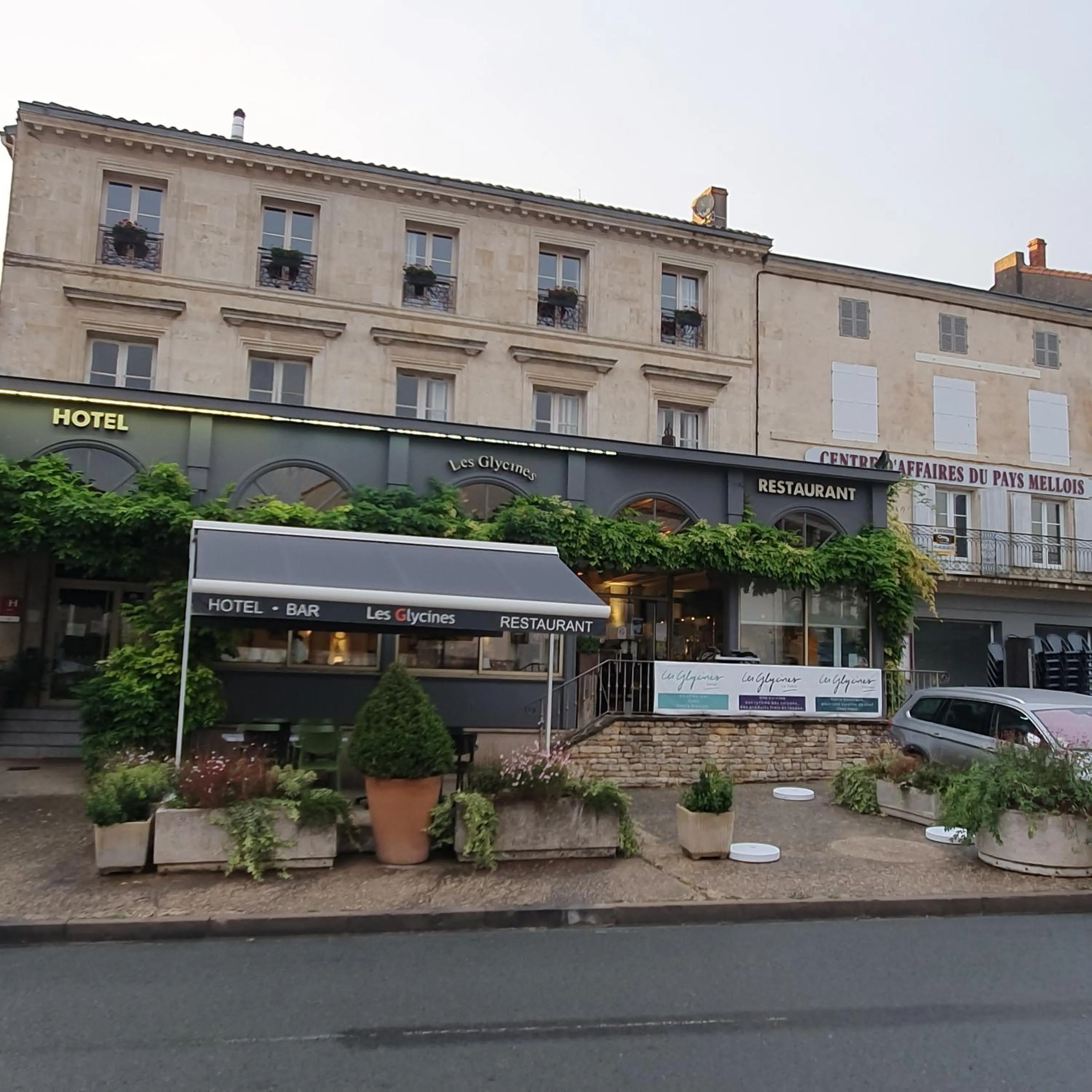 Restaurant/places to eat in Maison Fossemagne