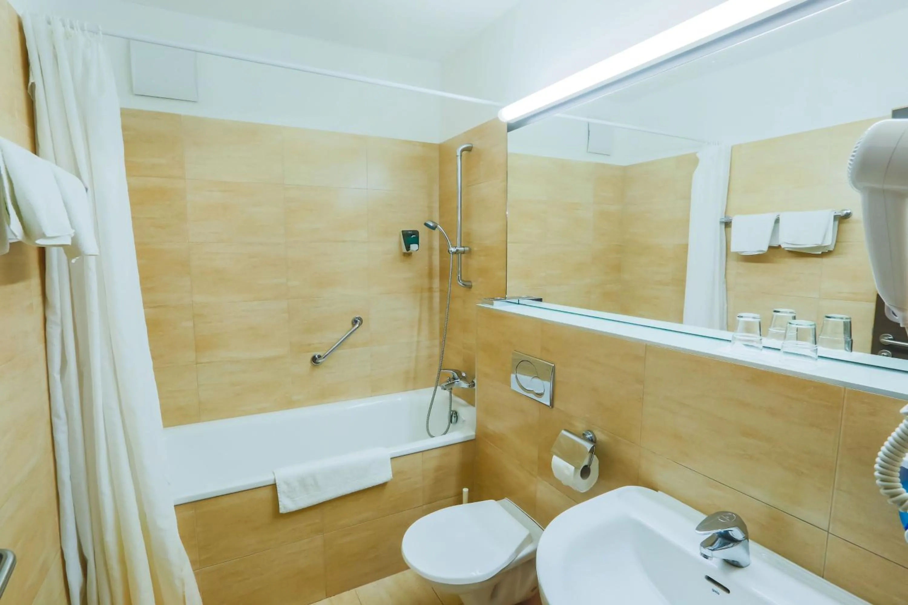 Toilet in CE Plaza Hotel