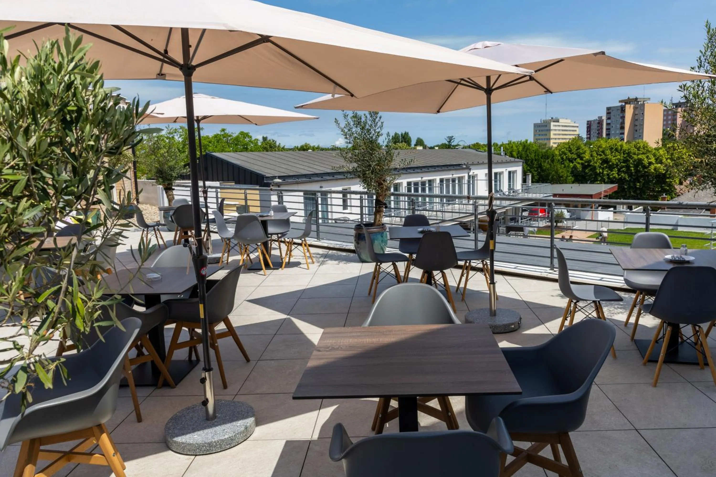 Patio in CE Plaza Hotel