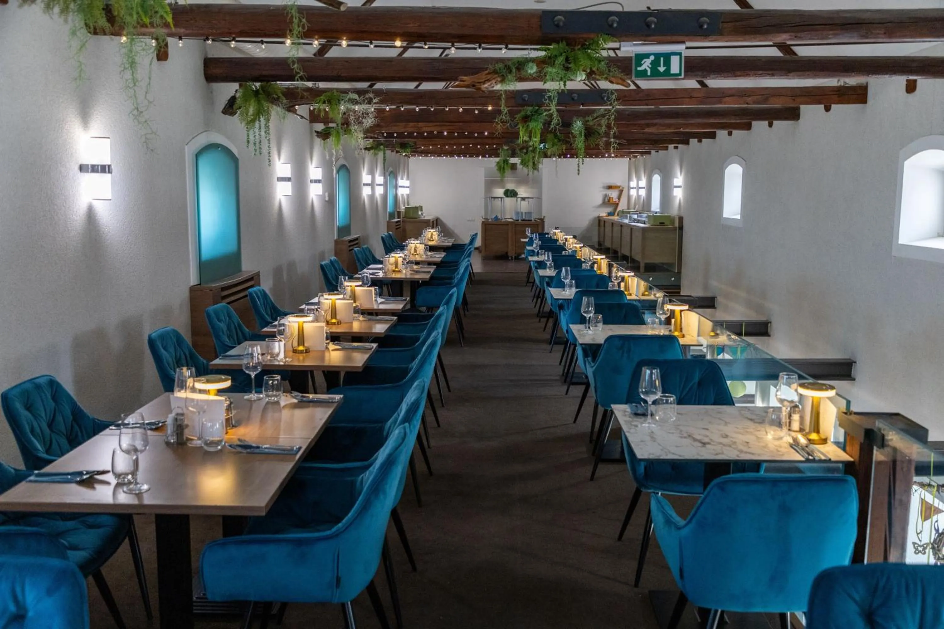 Restaurant/places to eat in CE Plaza Hotel