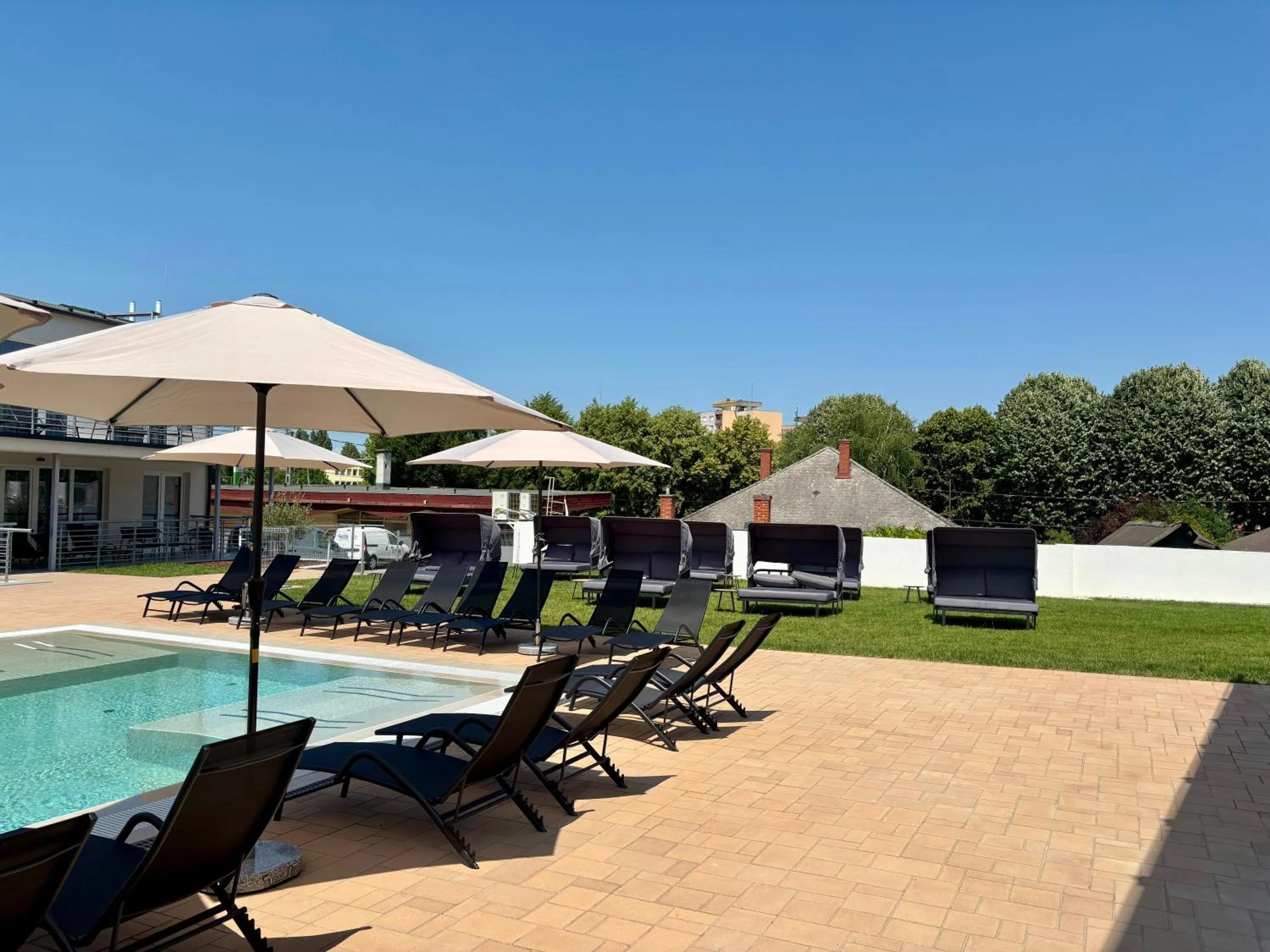 Patio in CE Plaza Hotel