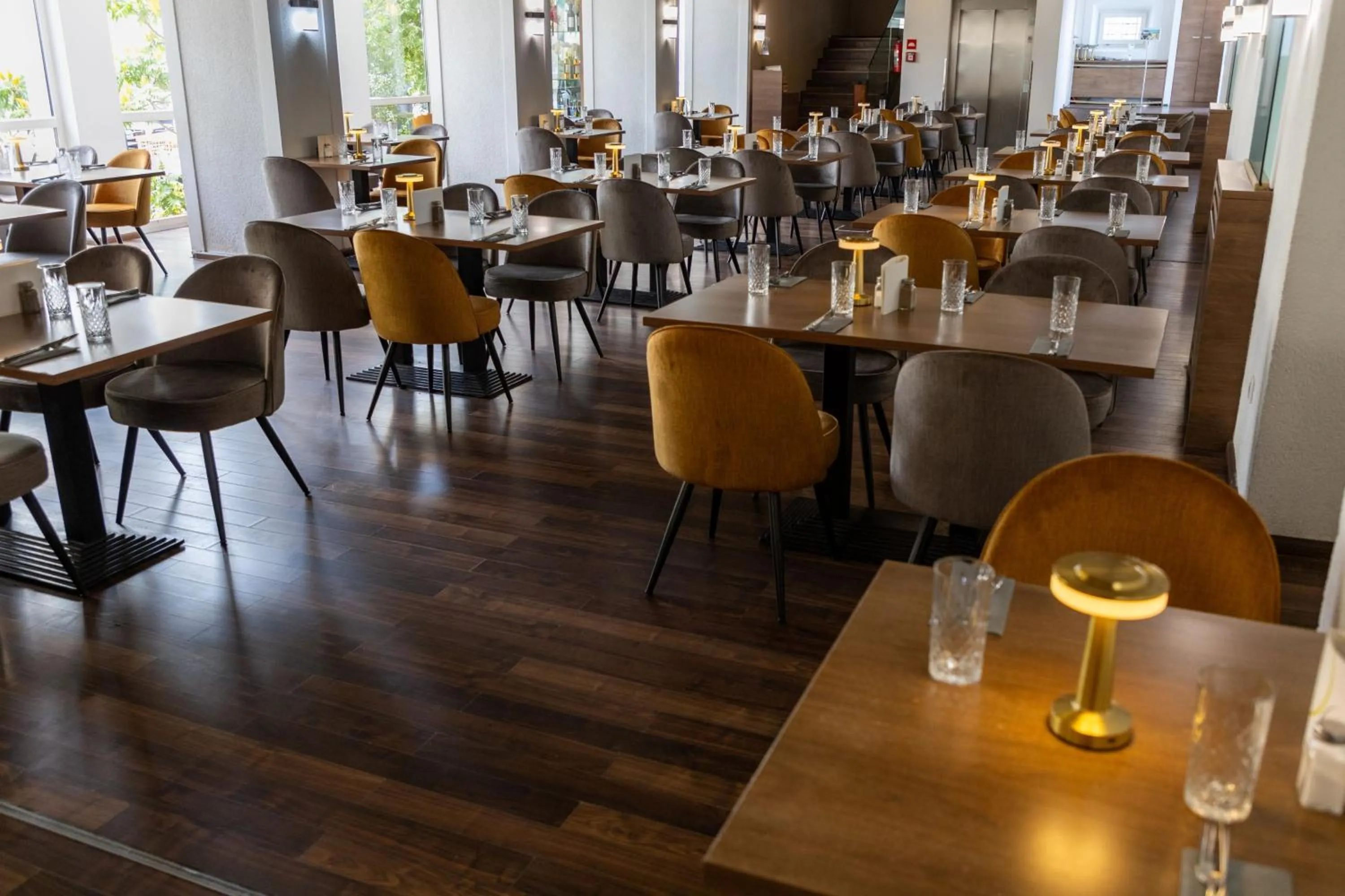 Restaurant/places to eat in CE Plaza Hotel