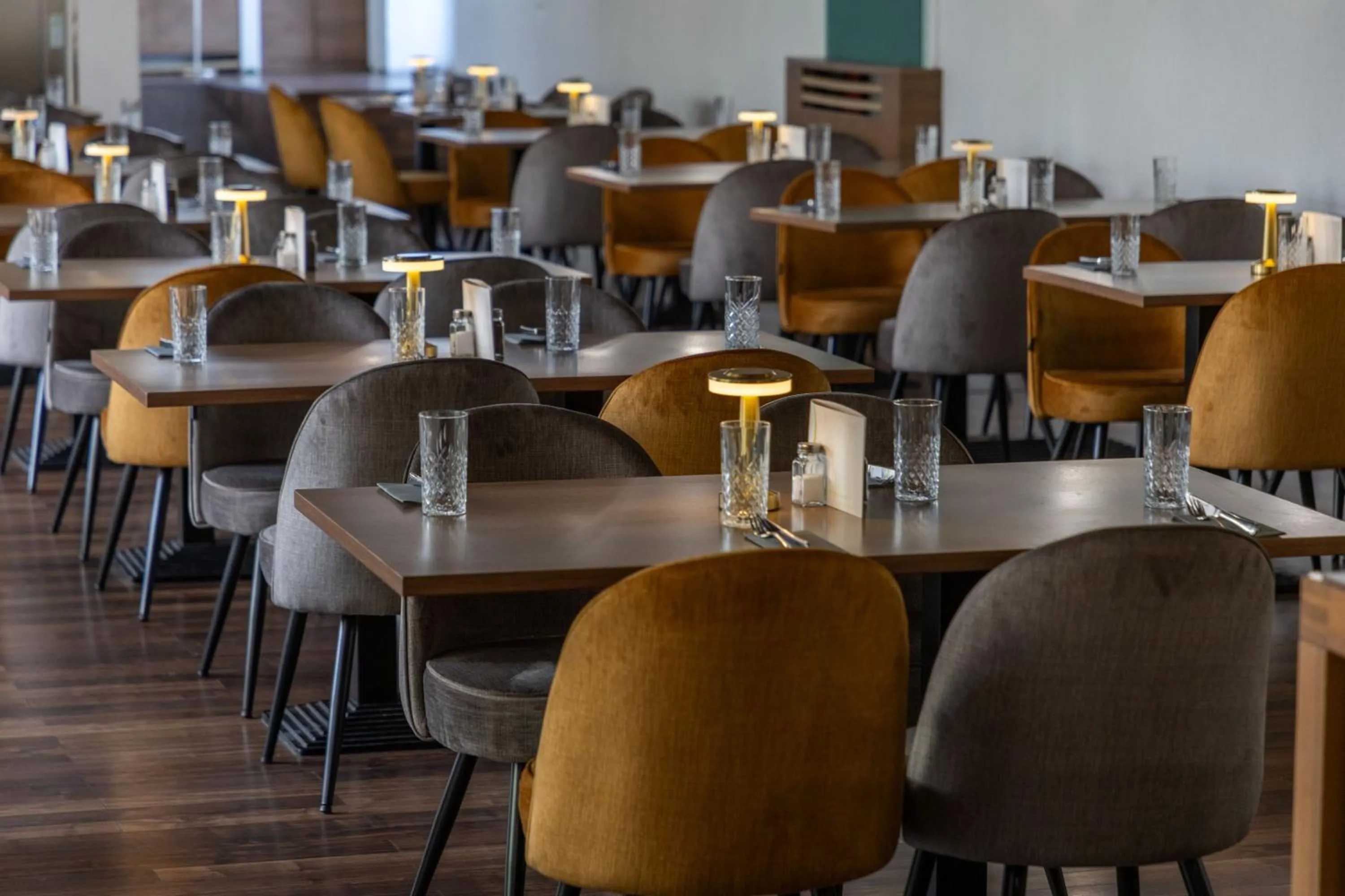 Restaurant/places to eat in CE Plaza Hotel