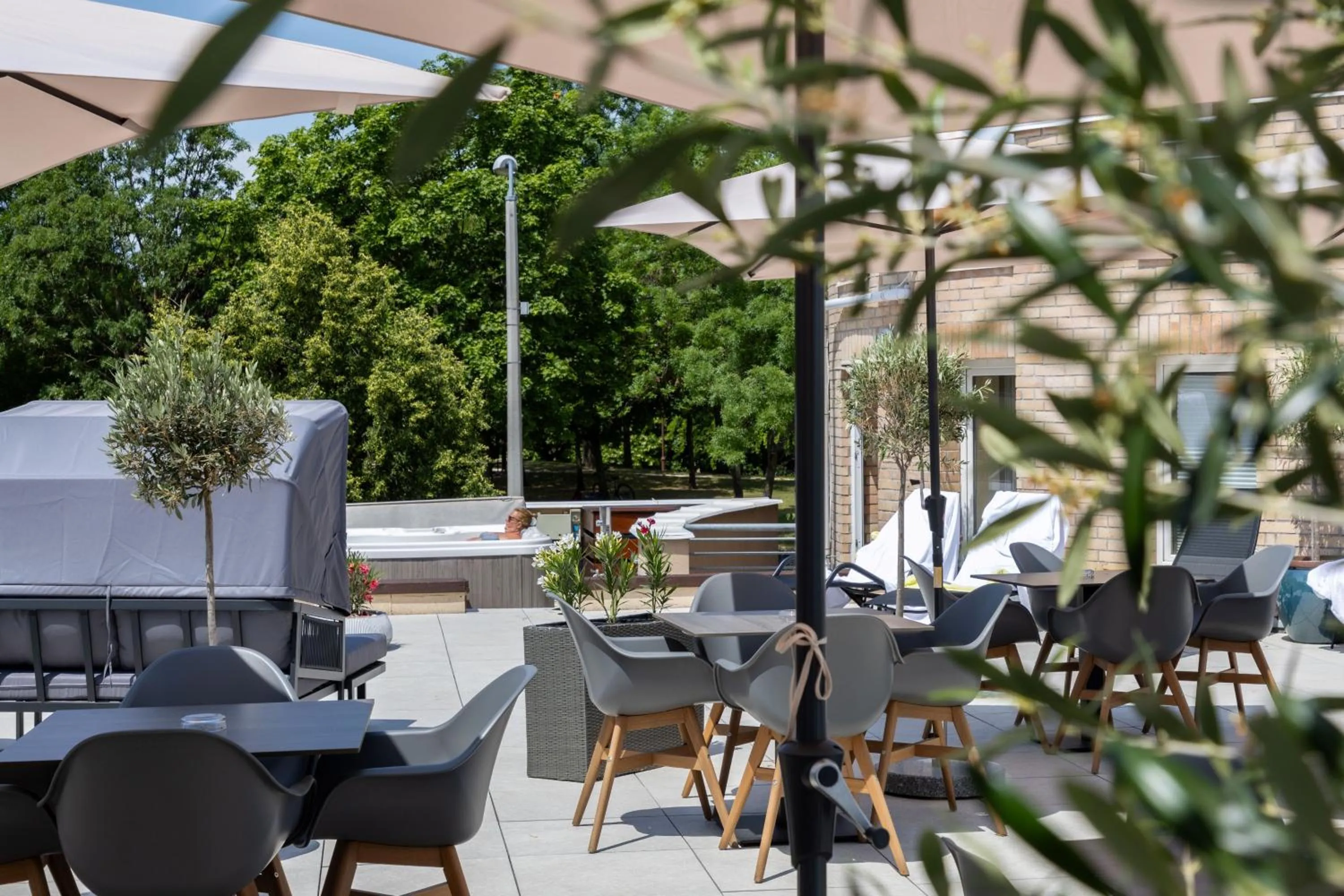 Patio in CE Plaza Hotel