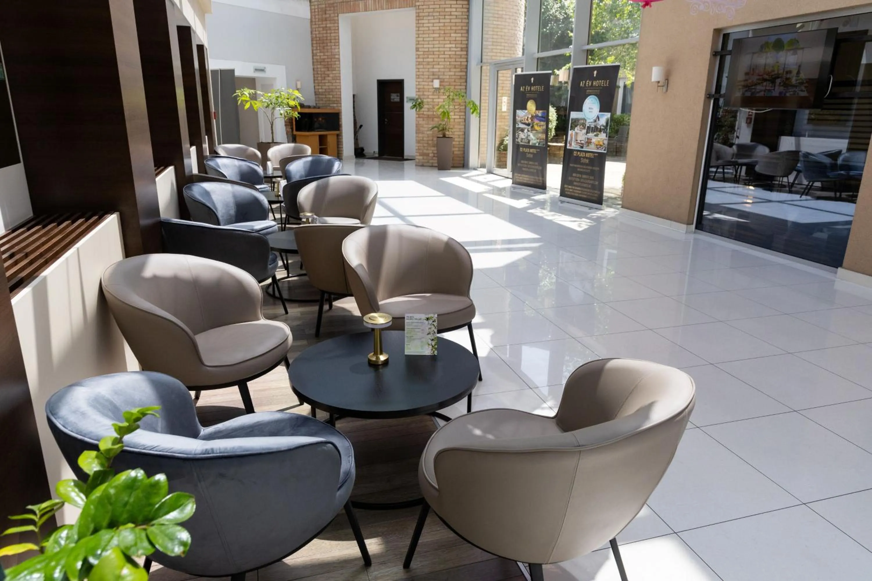 Living room in CE Plaza Hotel