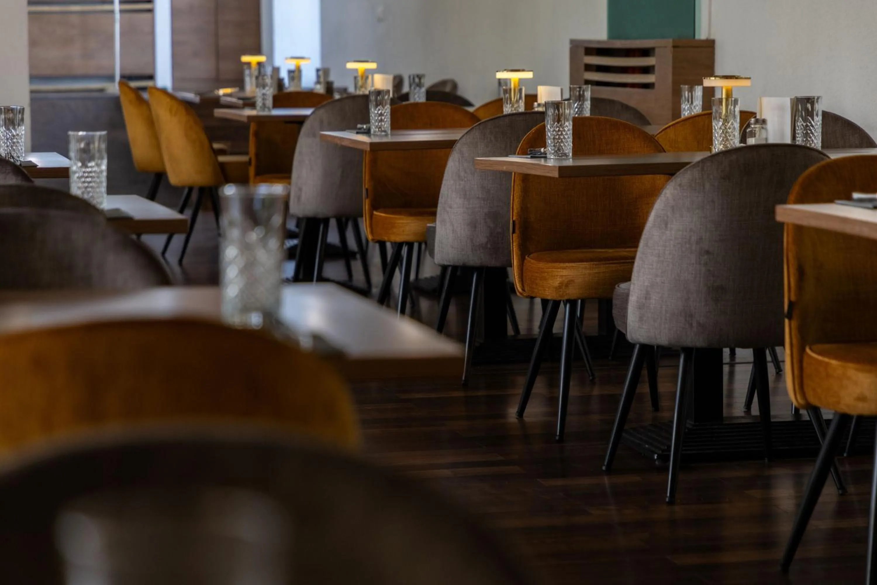 Restaurant/places to eat in CE Plaza Hotel