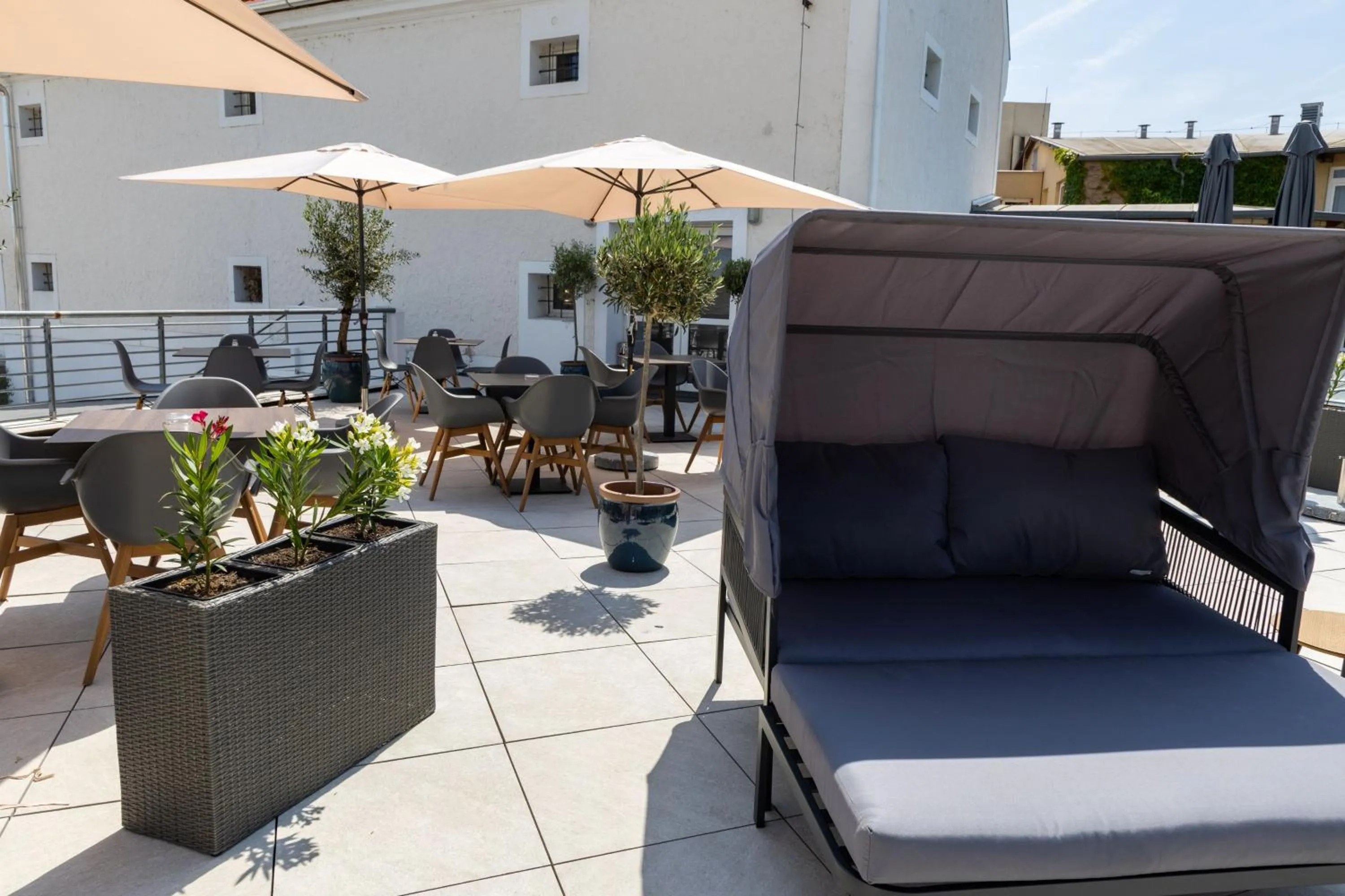 Patio in CE Plaza Hotel