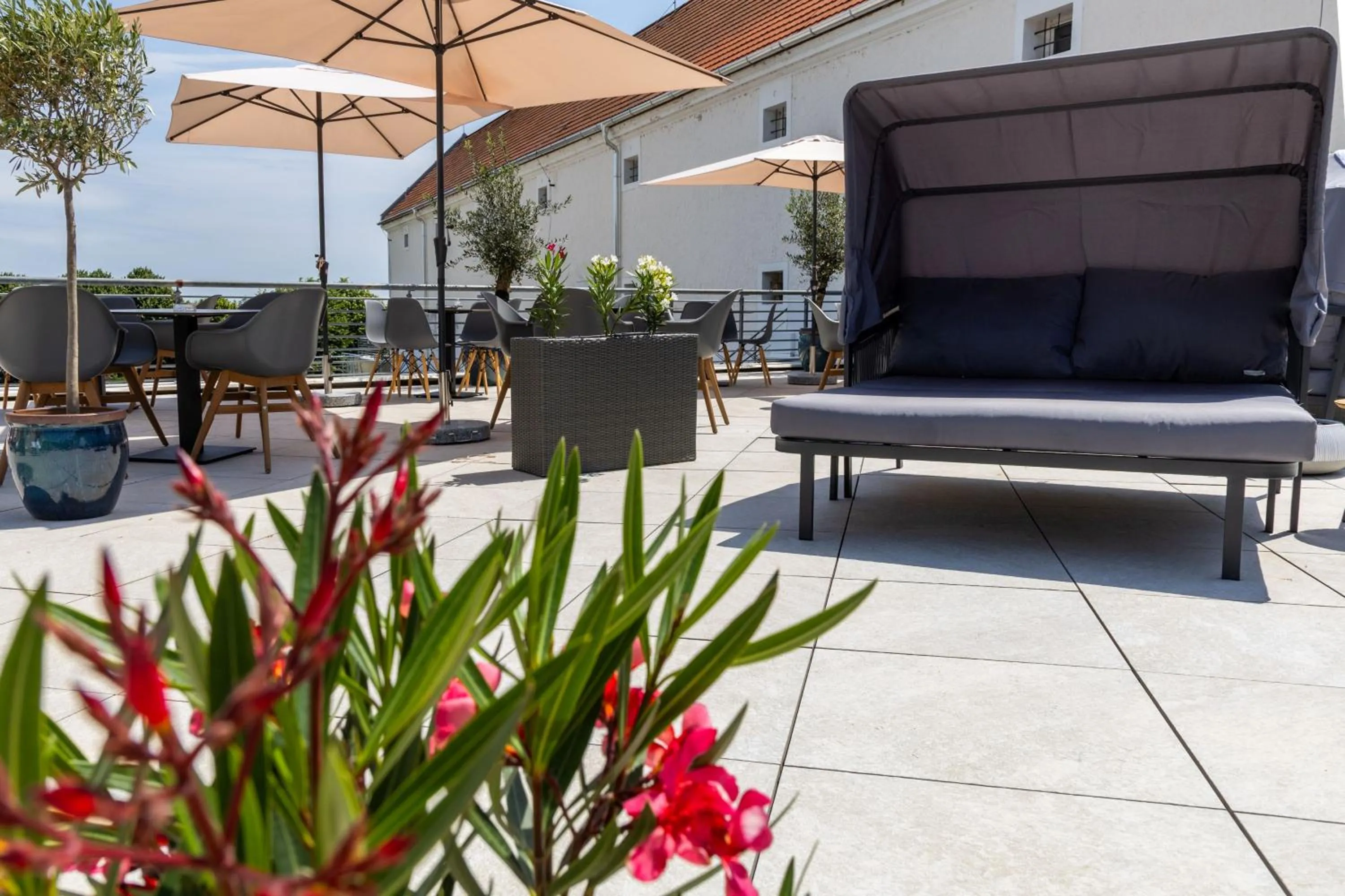 Patio in CE Plaza Hotel