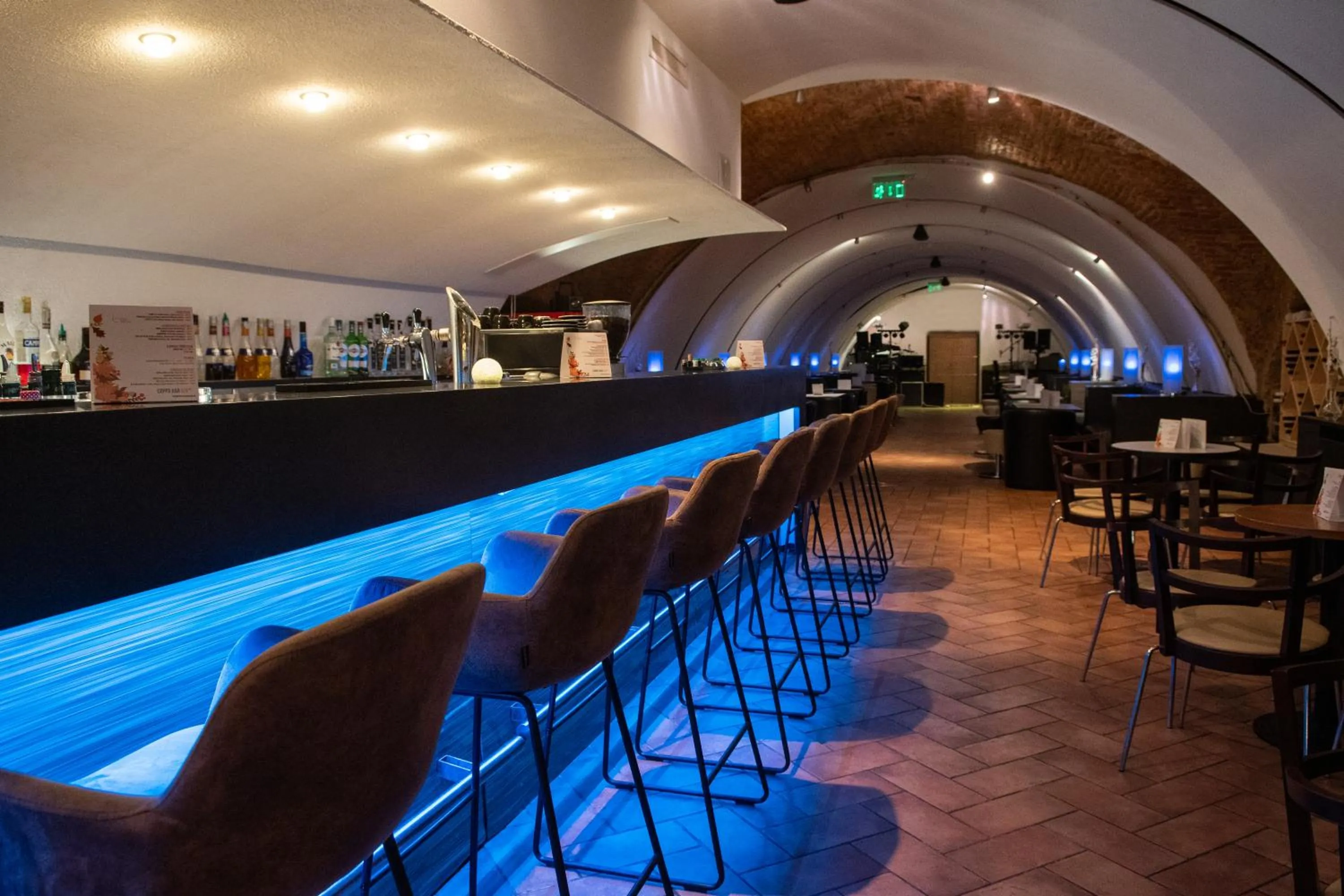 Restaurant/places to eat in CE Plaza Hotel