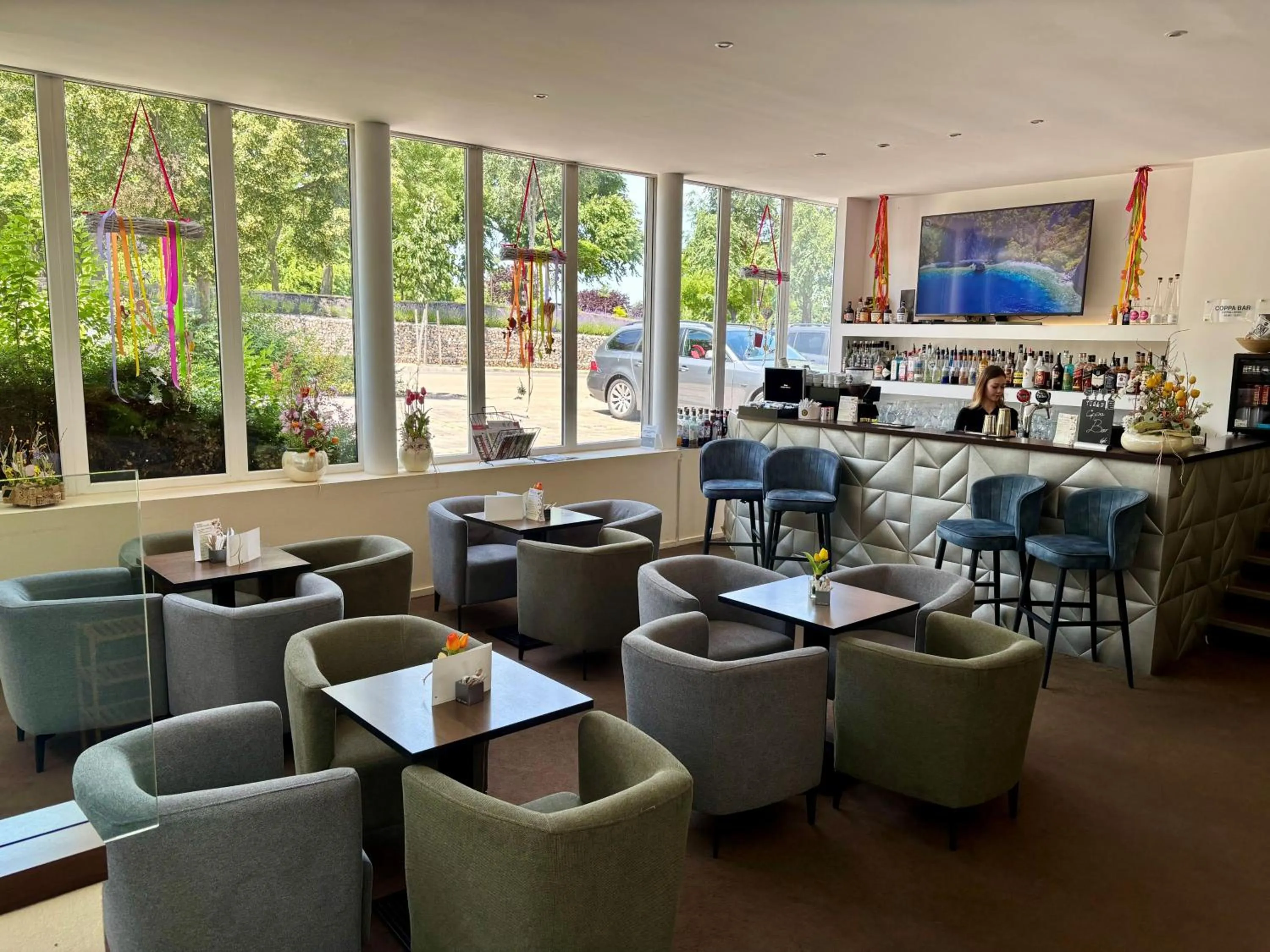 Restaurant/places to eat in CE Plaza Hotel