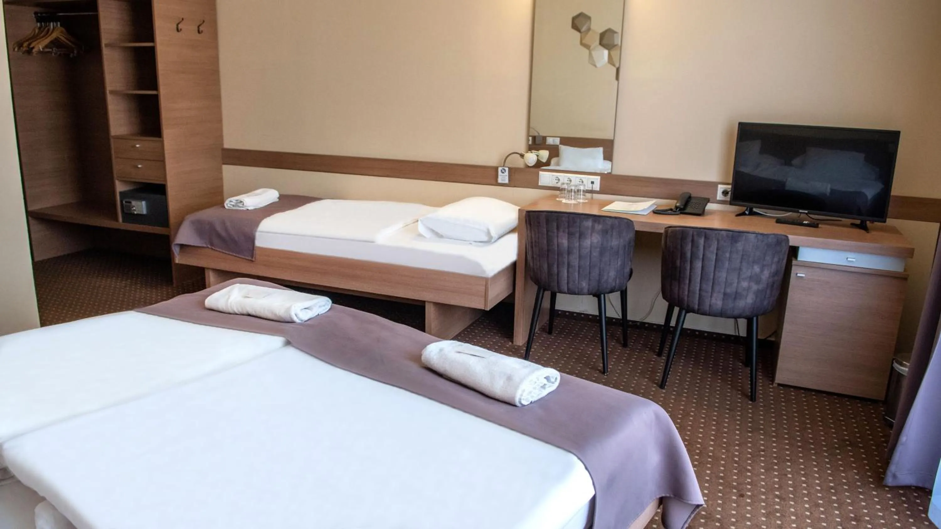 Bed in CE Plaza Hotel