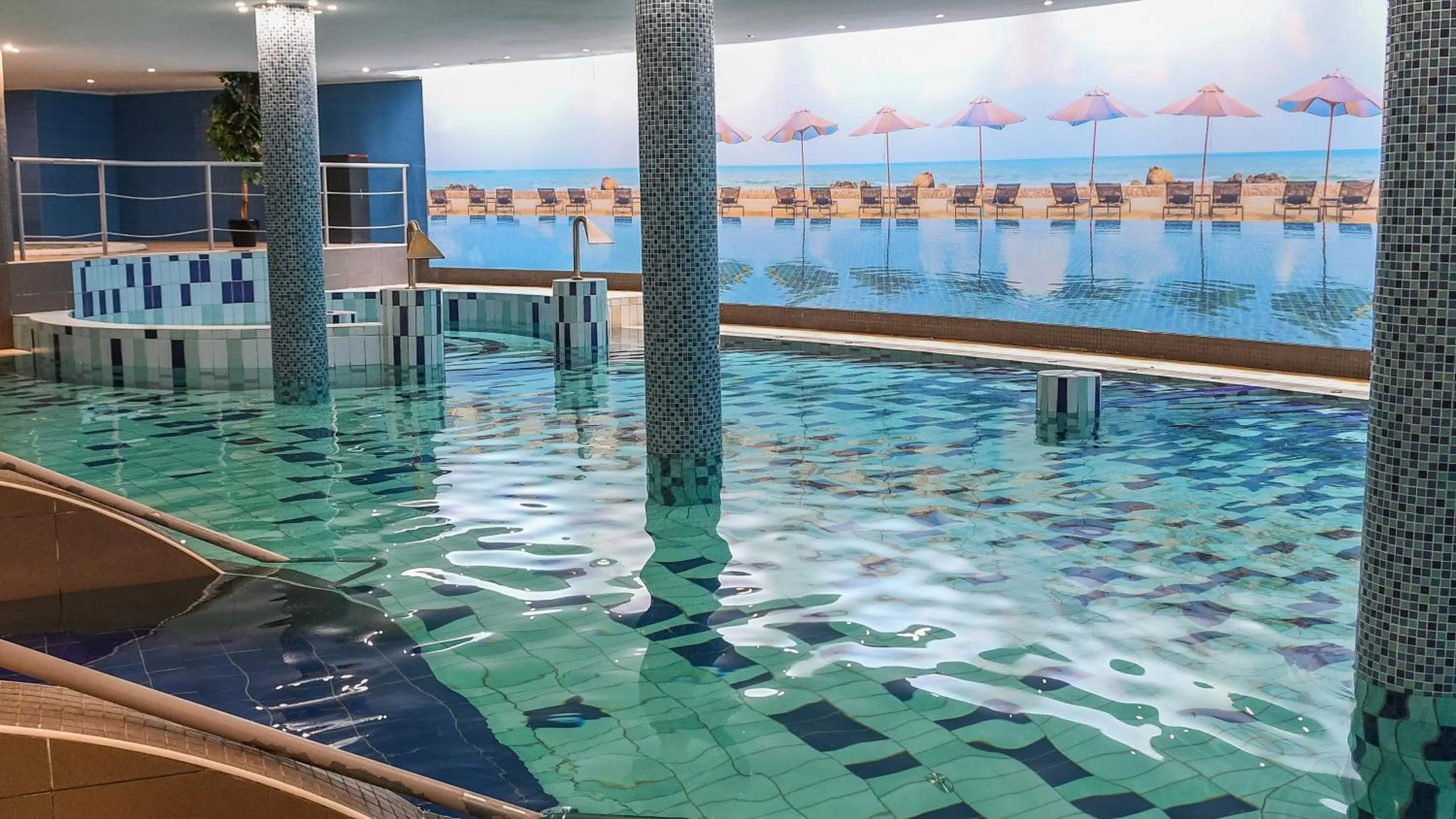 Swimming pool in CE Plaza Hotel